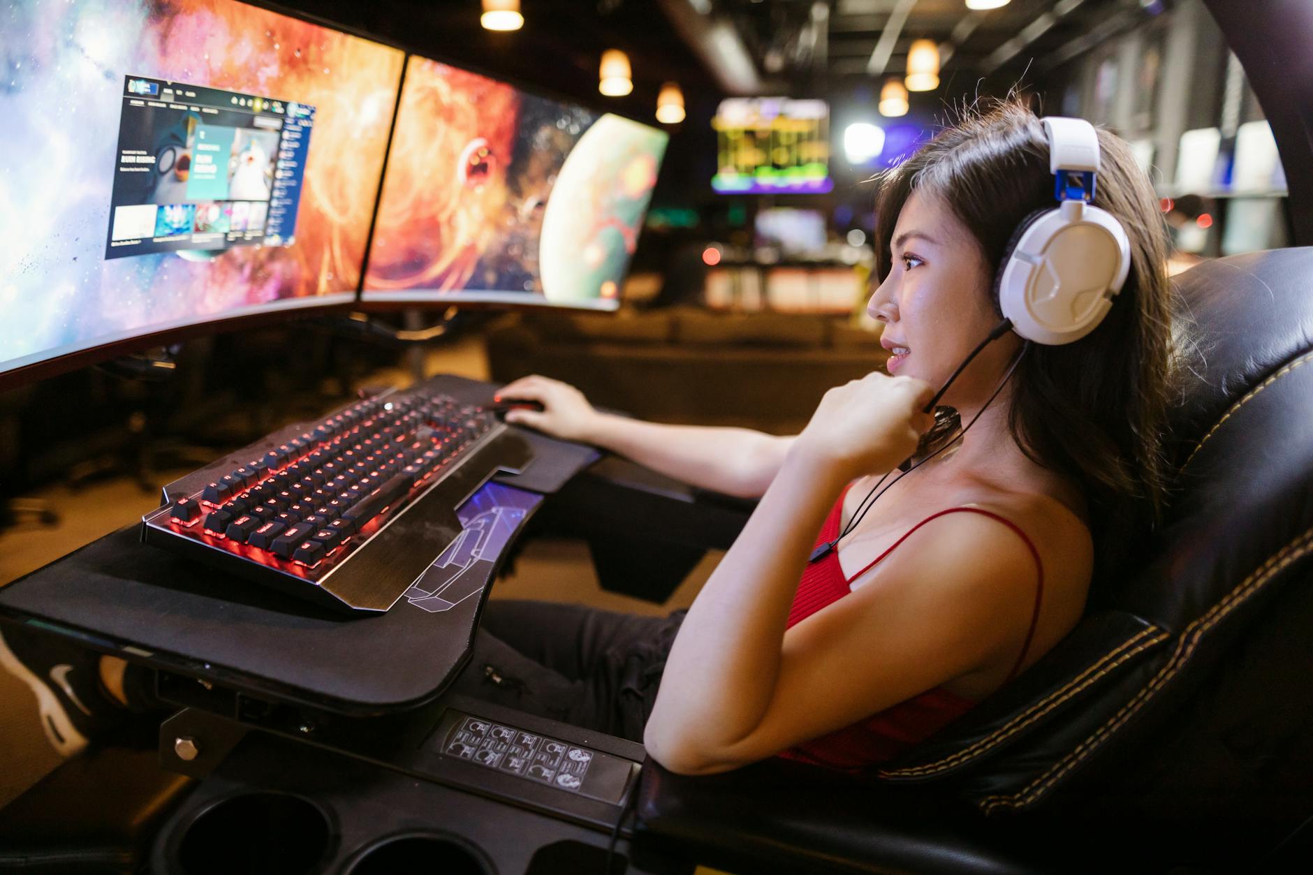 Activision Pays $1 Million for Streamer to Play COD Warzone - Game