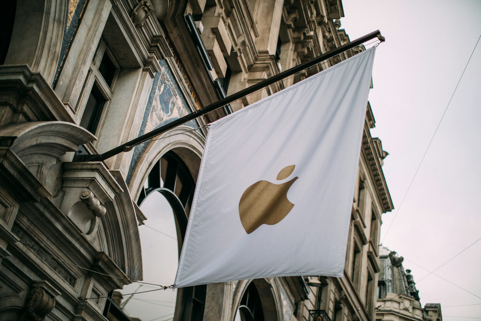 Apple to Retain Russian Users' Data Post-iCloud+ Subscription - Tech