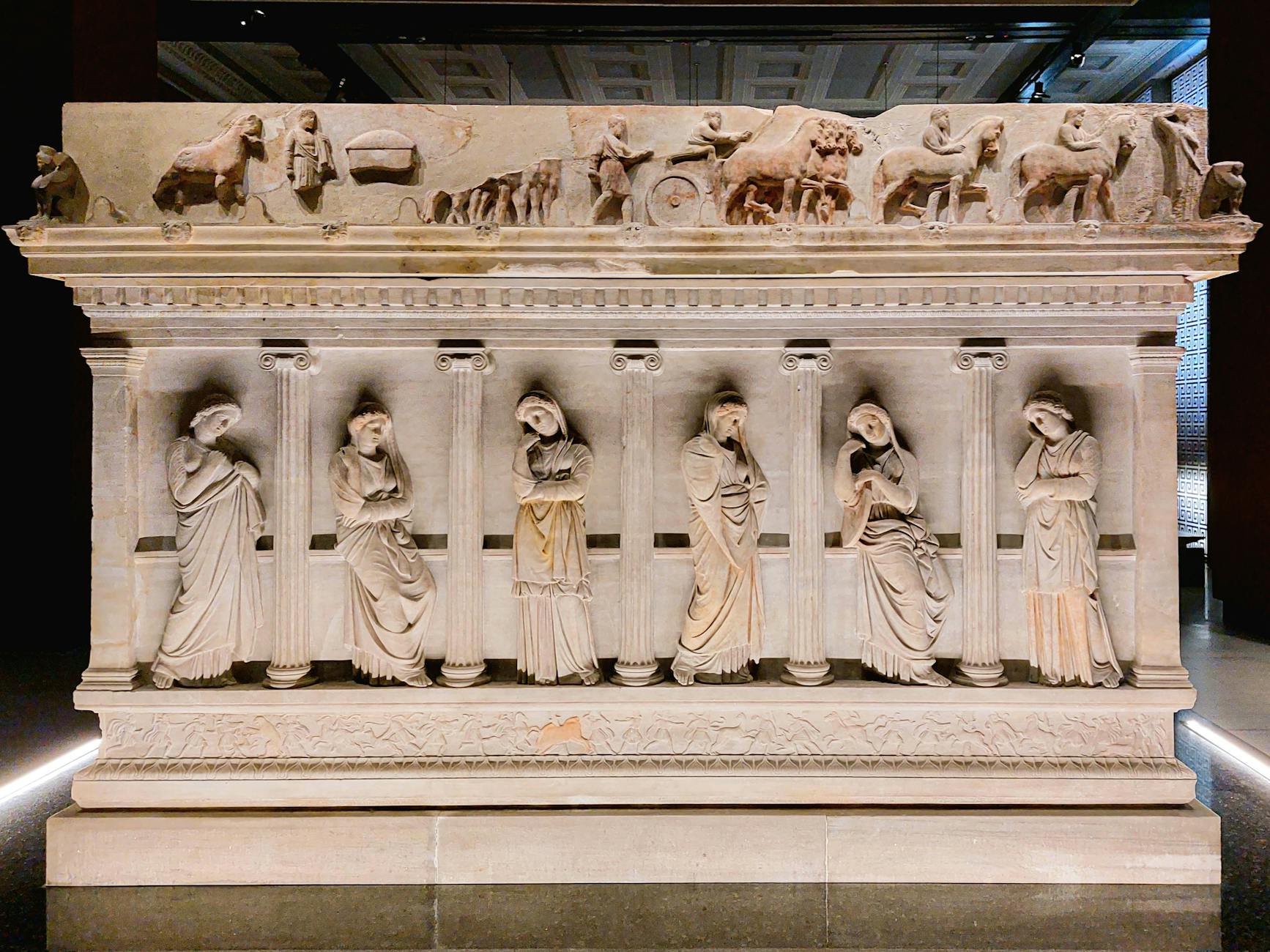 Archaeologists Uncover 1,700-Year-Old Roman Sarcophagus in Budapest