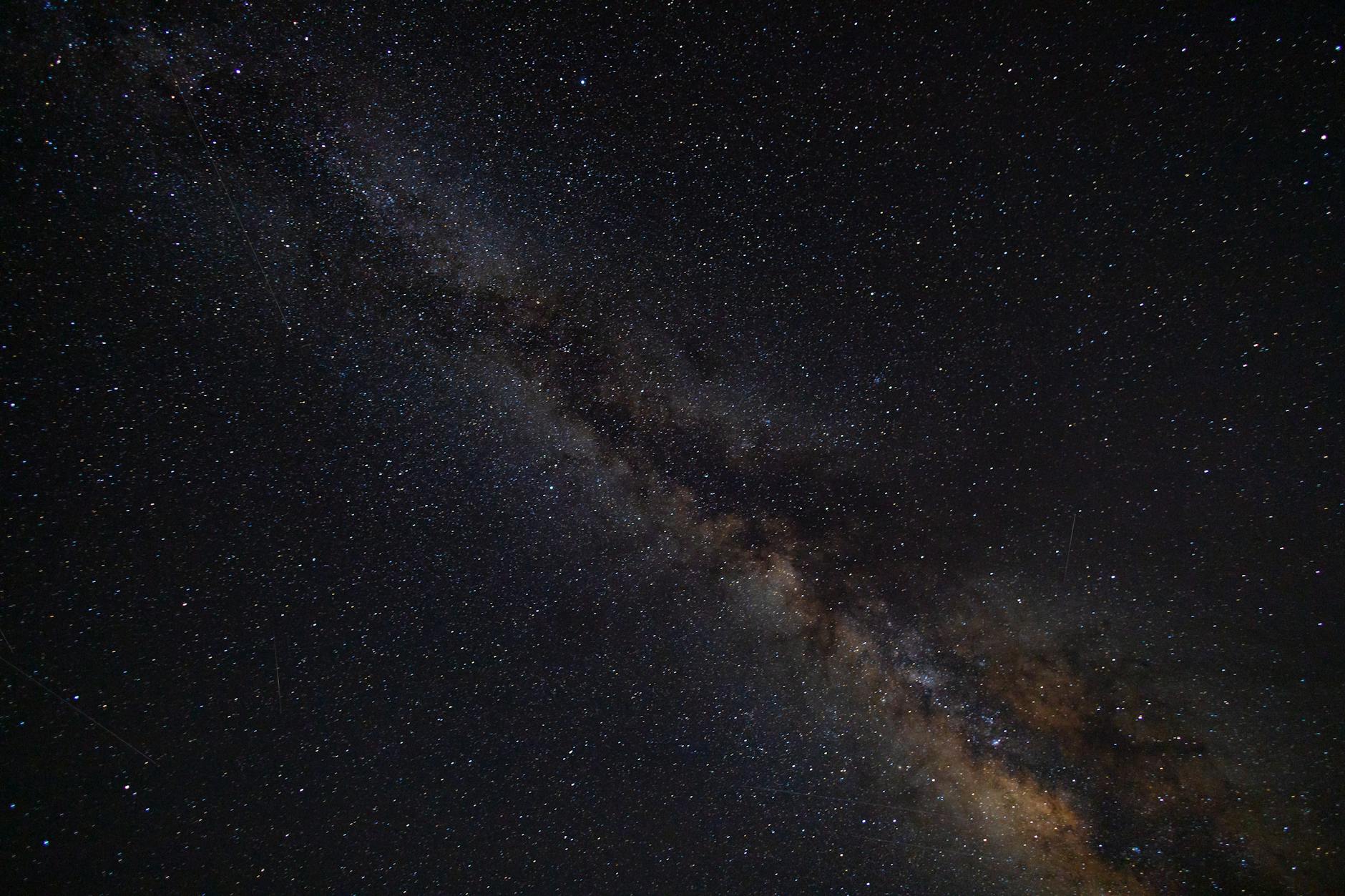 Artemis 2 Captures Stunning Milky Way Images with Coldplay Vibes - News