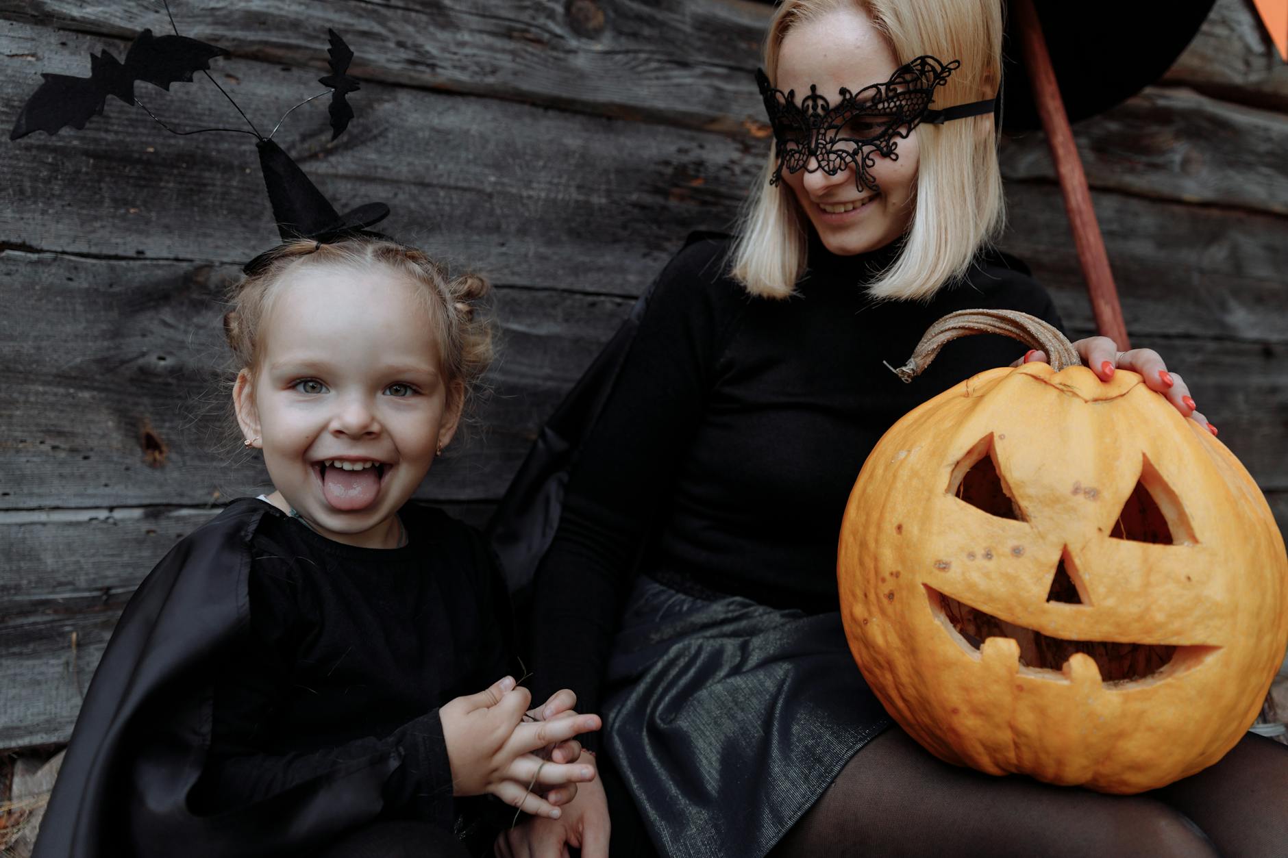 British Farmers Create Ozzie Osbourne Pumpkin Portrait for Guinness...