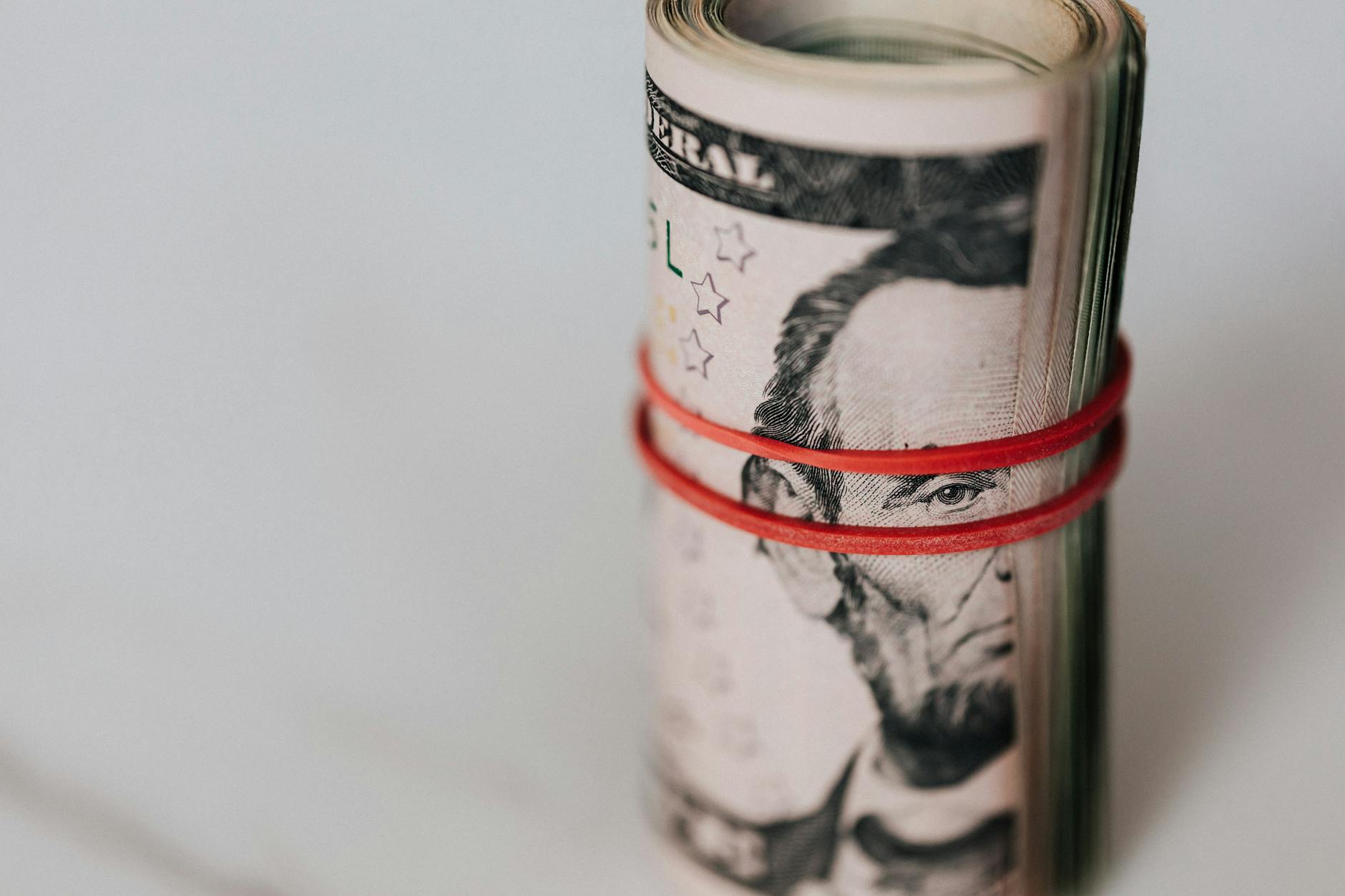Central Bank Cuts Key Rate to 16.5%: What It Means for You