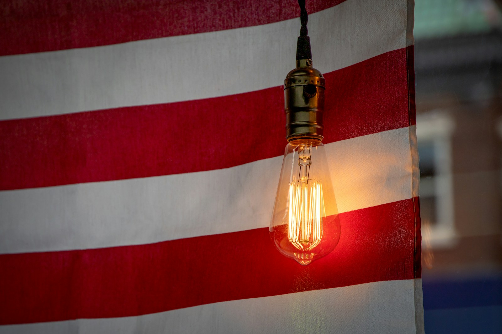 The Century-Old Light Bulb: A Unique American Landmark - Lifestyle