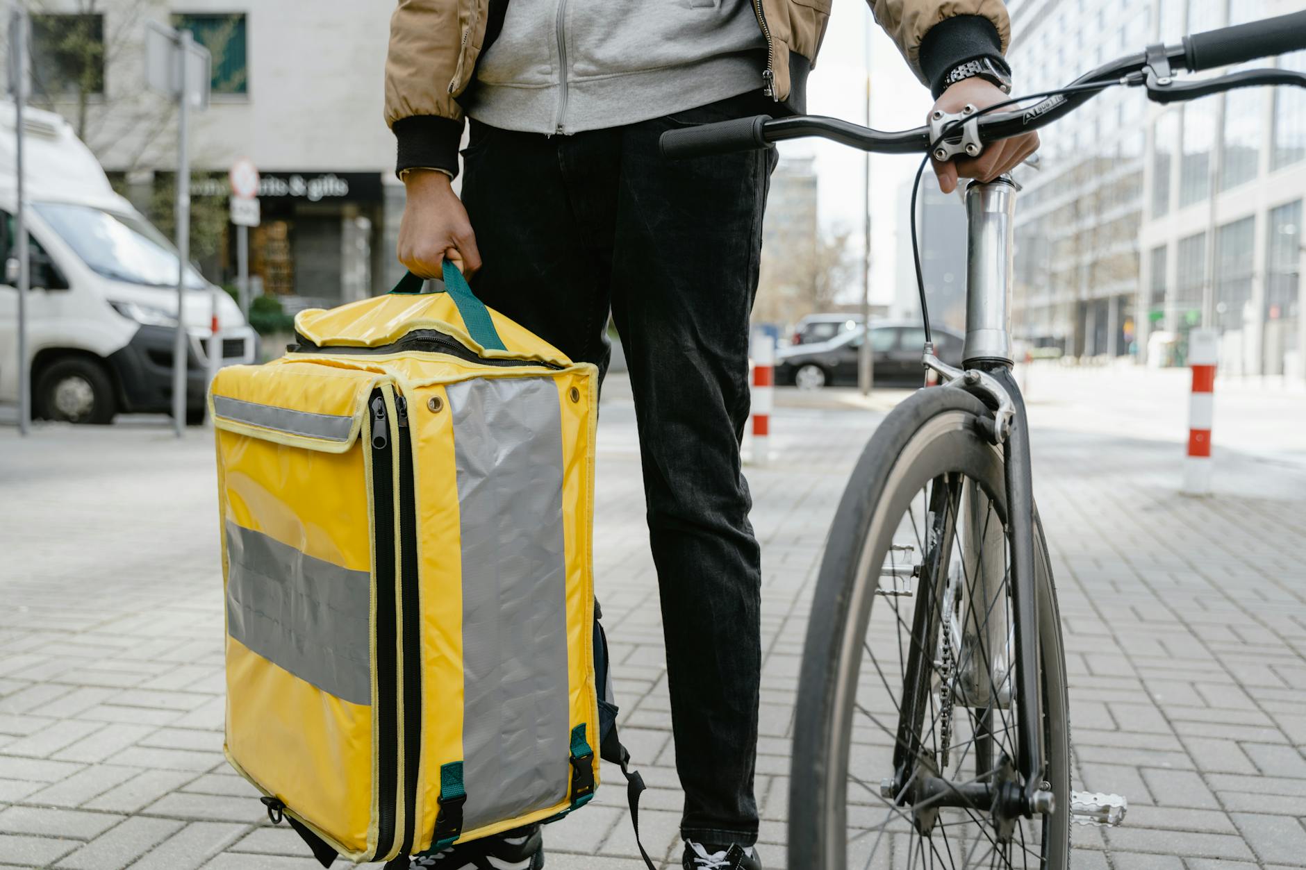 New Rules for Couriers: No Personal Items in Delivery Bags - News