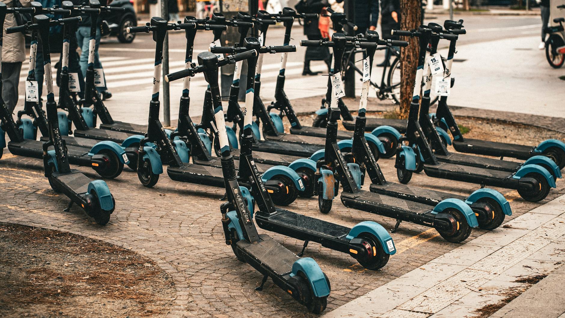 Electric Scooter Rides Surge Sixfold Amid Internet Outages