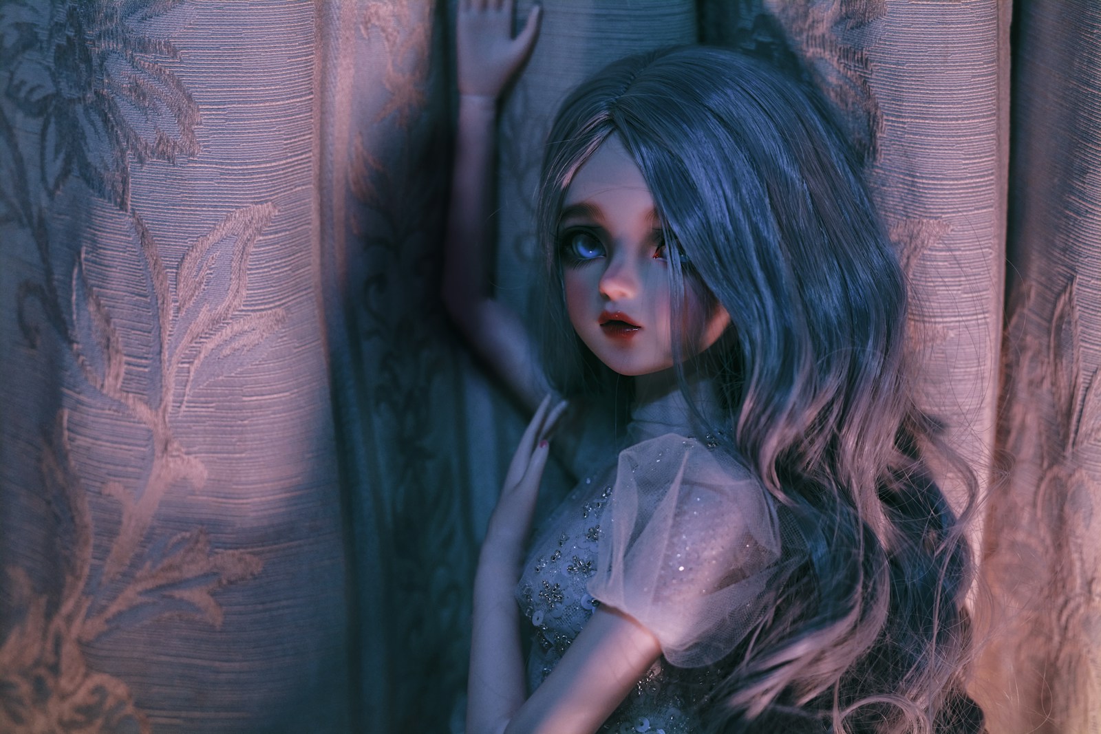 Elle Fanning Shines as a Doll in New Series Opening Credits - Cinema