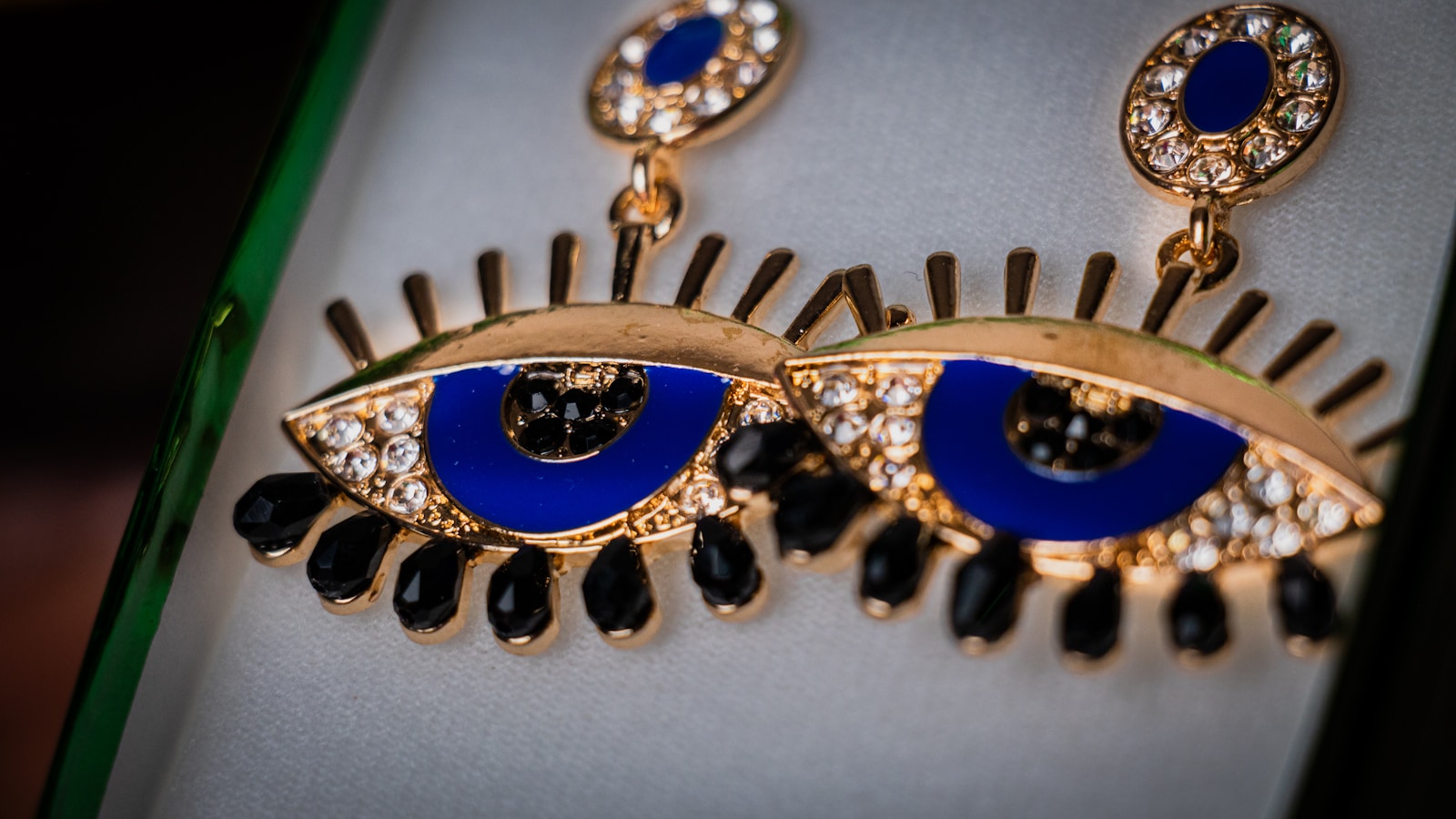 Elton John Turns Knee Caps into Stunning Jewelry Creations