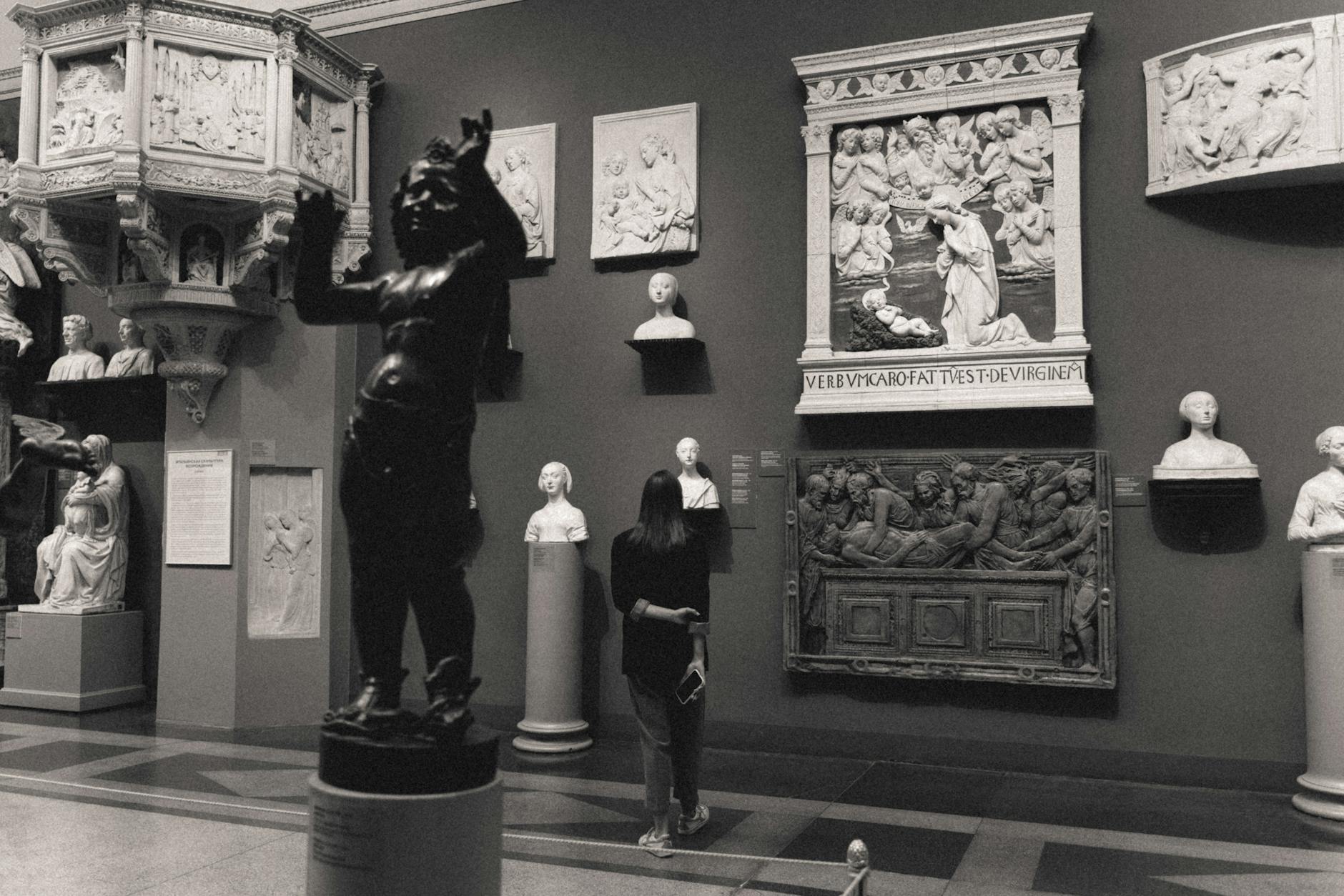 Explore the 'Era of Aquarius' Art Exhibit in Moscow This April - News