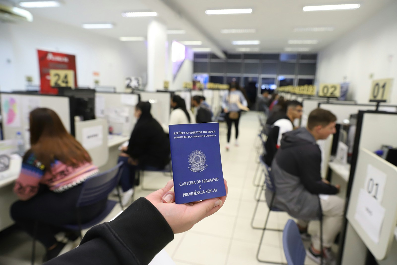 EU Halts Issuance of New Multiple-Entry Visas for Russians