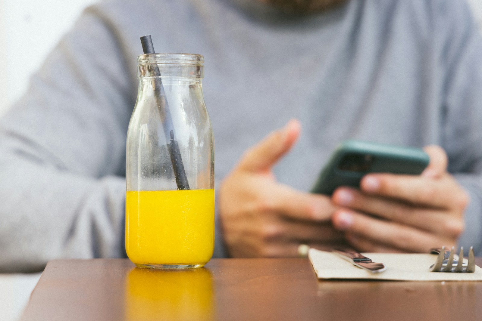 Experts Recommend Limited Social Media Time for Healthy Living - Lifestyle