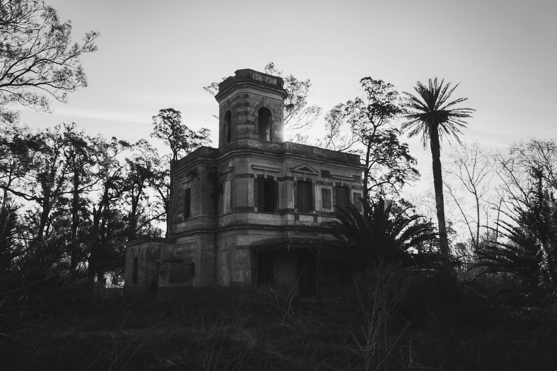 Exploring Southern Gothic: A Dive into Its Haunting Aesthetics - Lifestyle