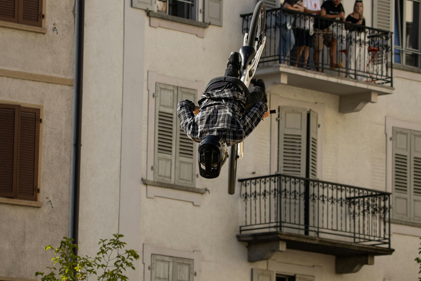 Extreme Stunts for Apartments: The Wild World of Mellstroy