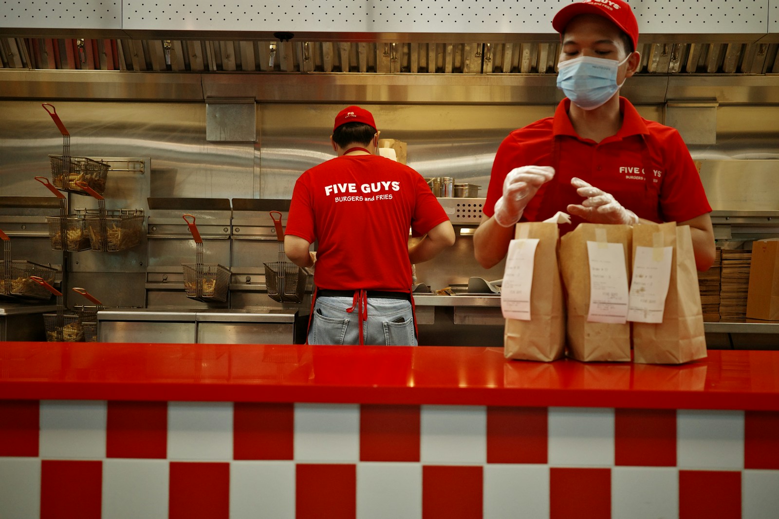 Fast Food Surges in Popularity Amid Restaurant Traffic Decline