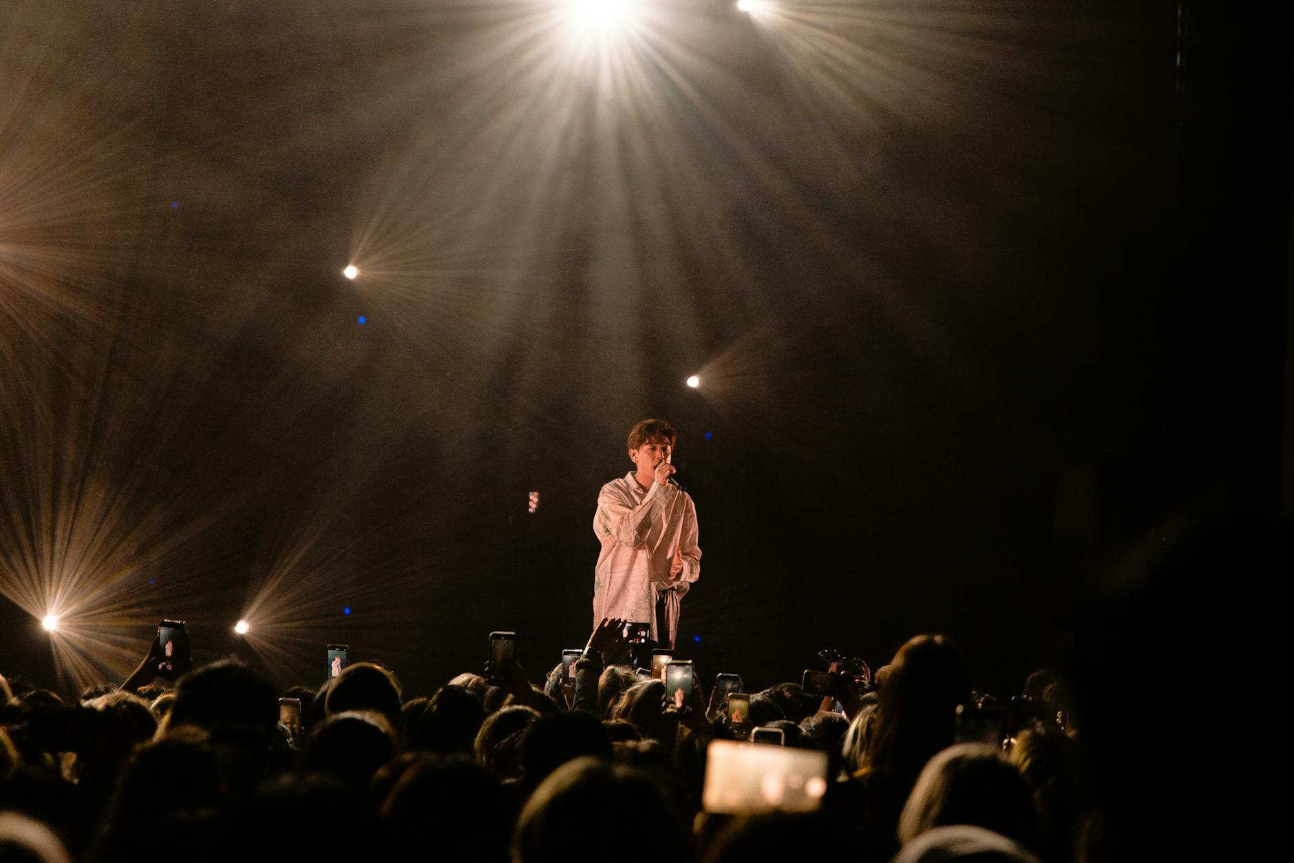 Feduk Surprises Fans at Secret Apartment Concert in St. Petersburg - Music