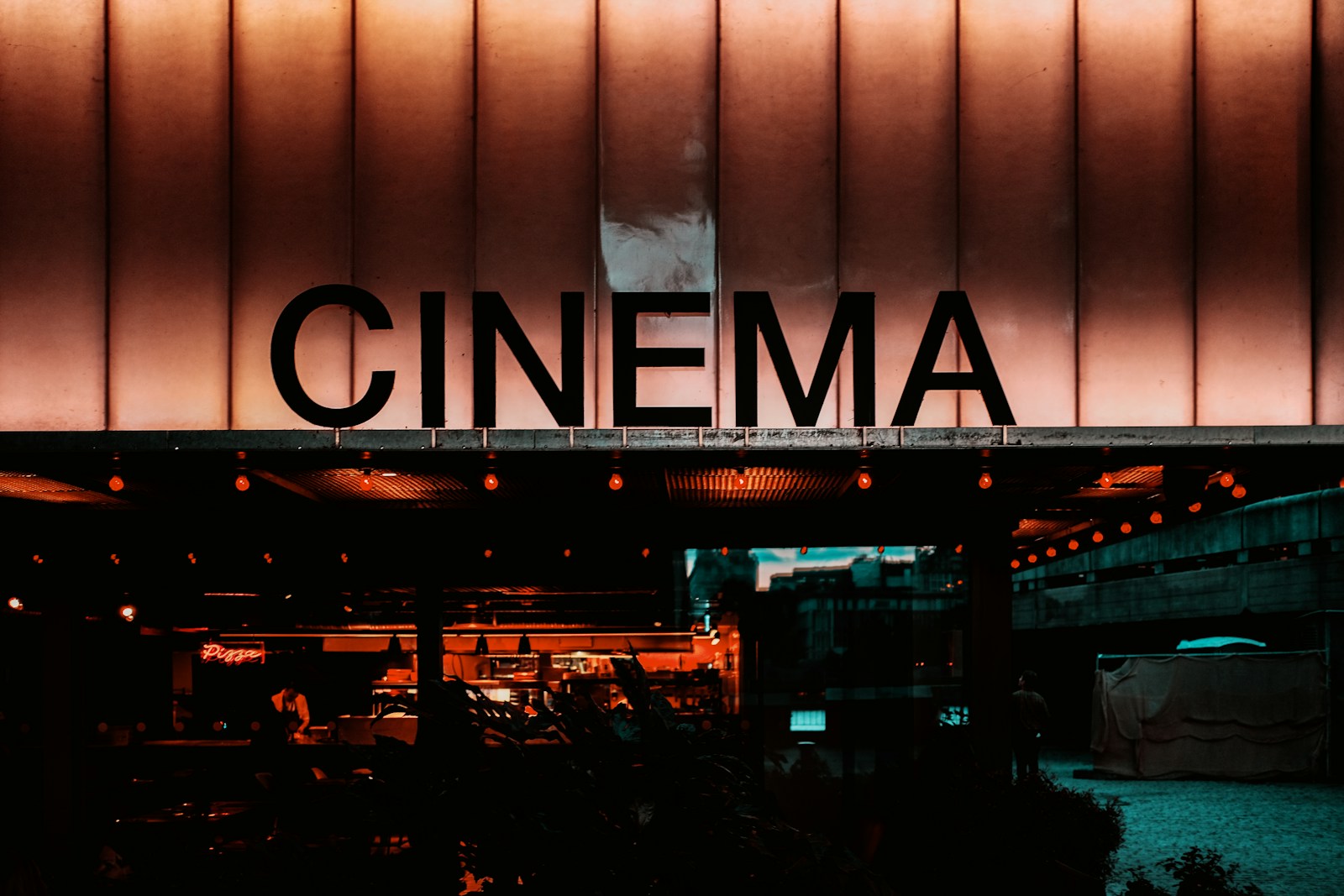Fifth Element Returns to Russian Theaters: A Cinematic Revival