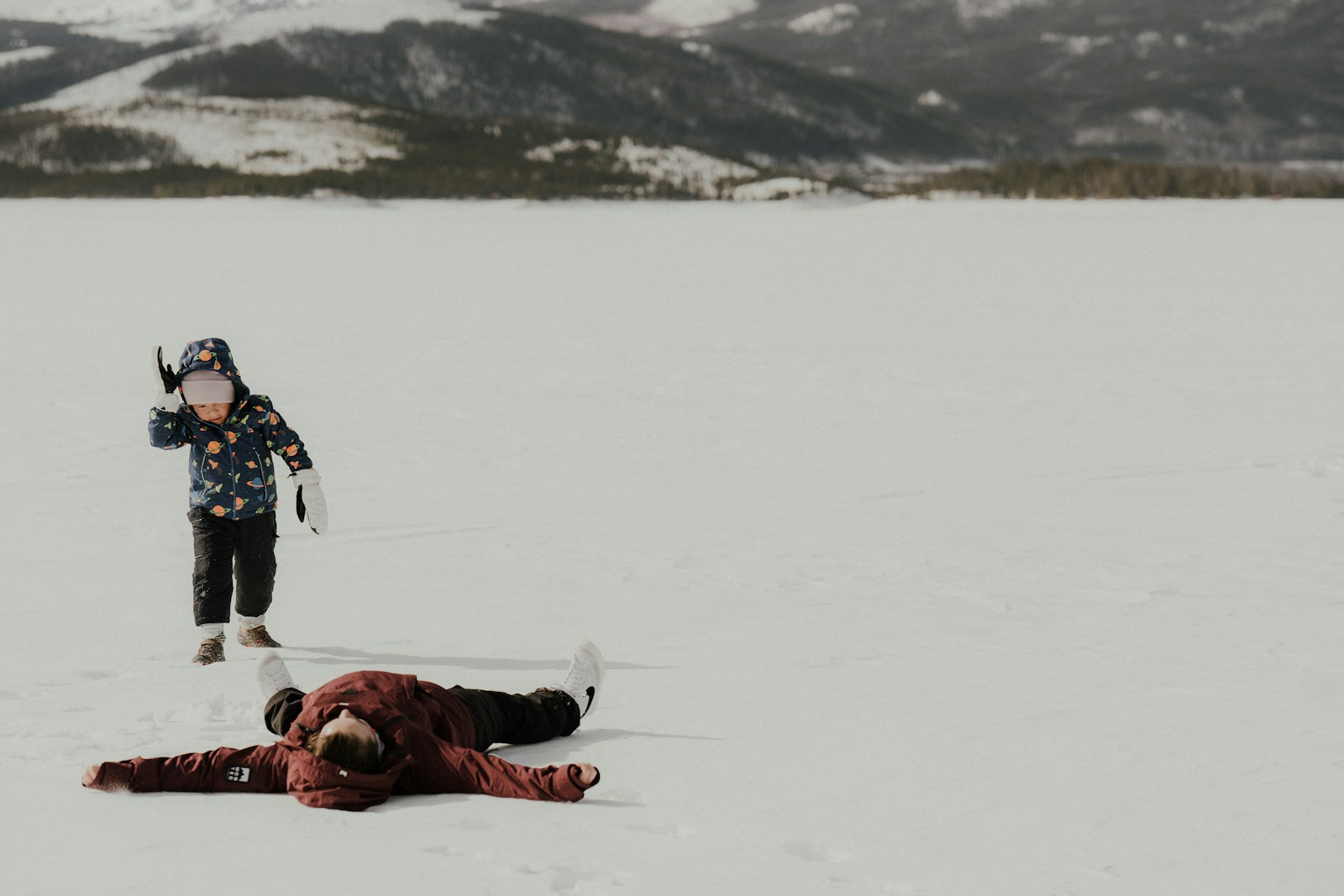 Glen Powell Stars in First Trailer for 'How to Make a Killing'