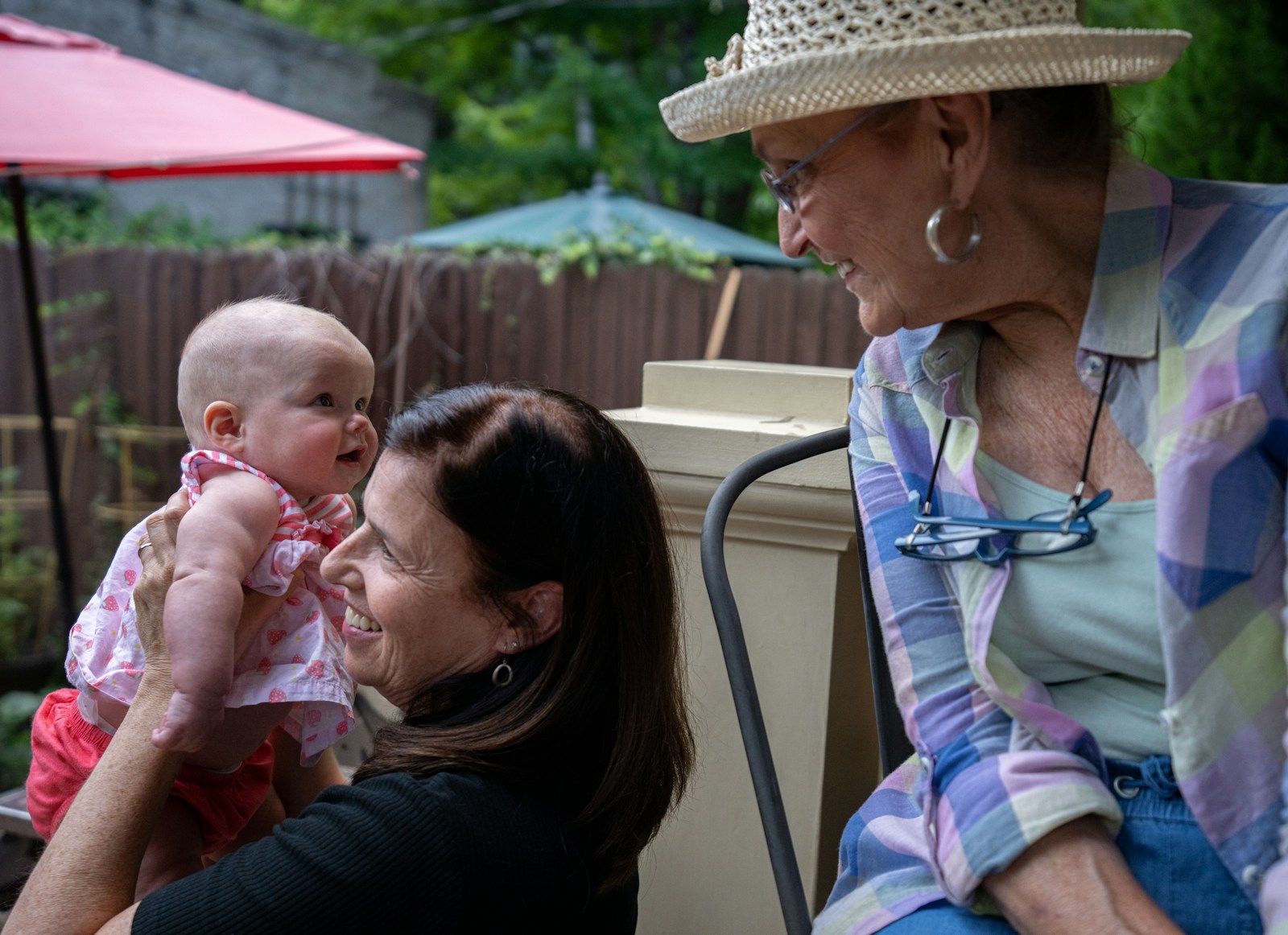 Incredible Reunion: Woman Discovers Parents After 28 Years - News