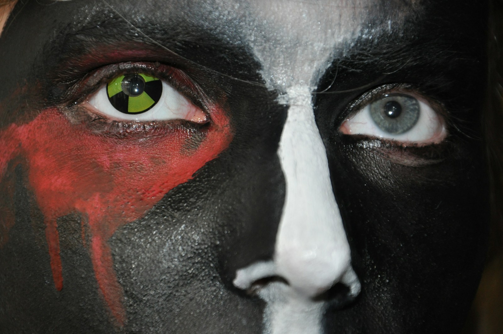 The Story Behind Kratos' Iconic White Skin in God of War - Game