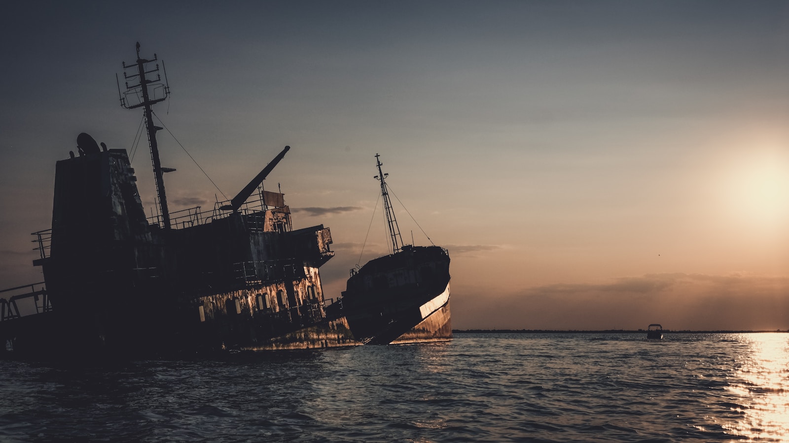 How Kurt Russell Saved Titanic from Disaster: A Producer's Insight