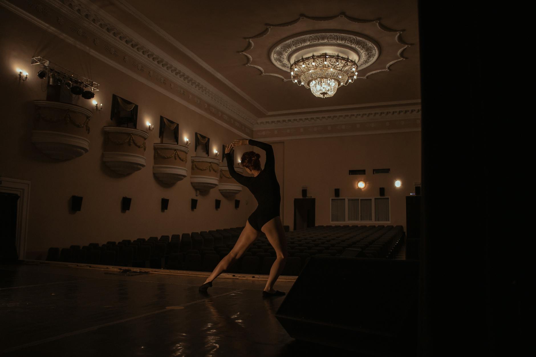 Lay-Far Dance Orchestra Unveils New Album 'Skybreak' in Moscow - Music