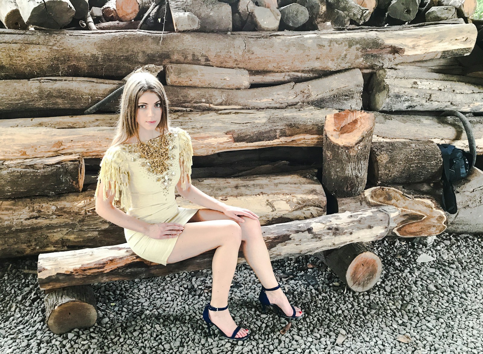 Lili Reinhart and Victoria Pedretti Star in Dubbed Teaser for Forbi... - Cinema