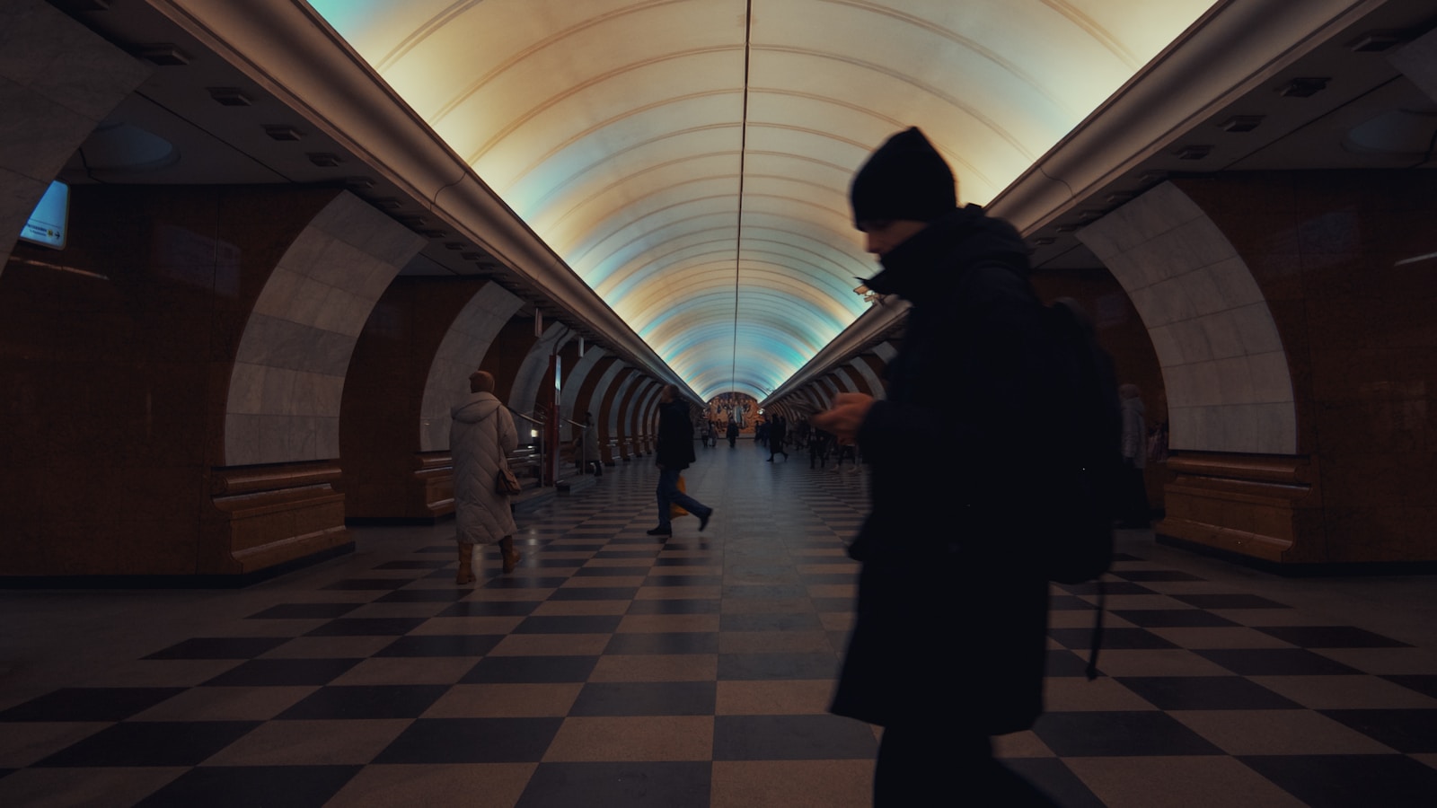 Man Fined for Falling on the Way to Moscow Metro - News