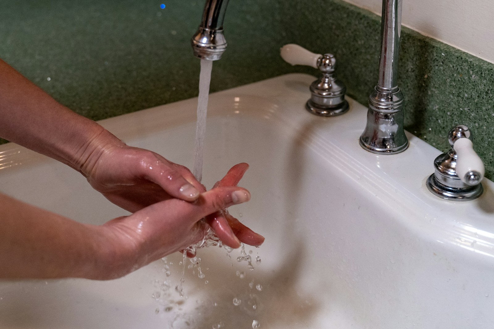Man Stuck in Bathtub for Five Days Highlights Health Risks