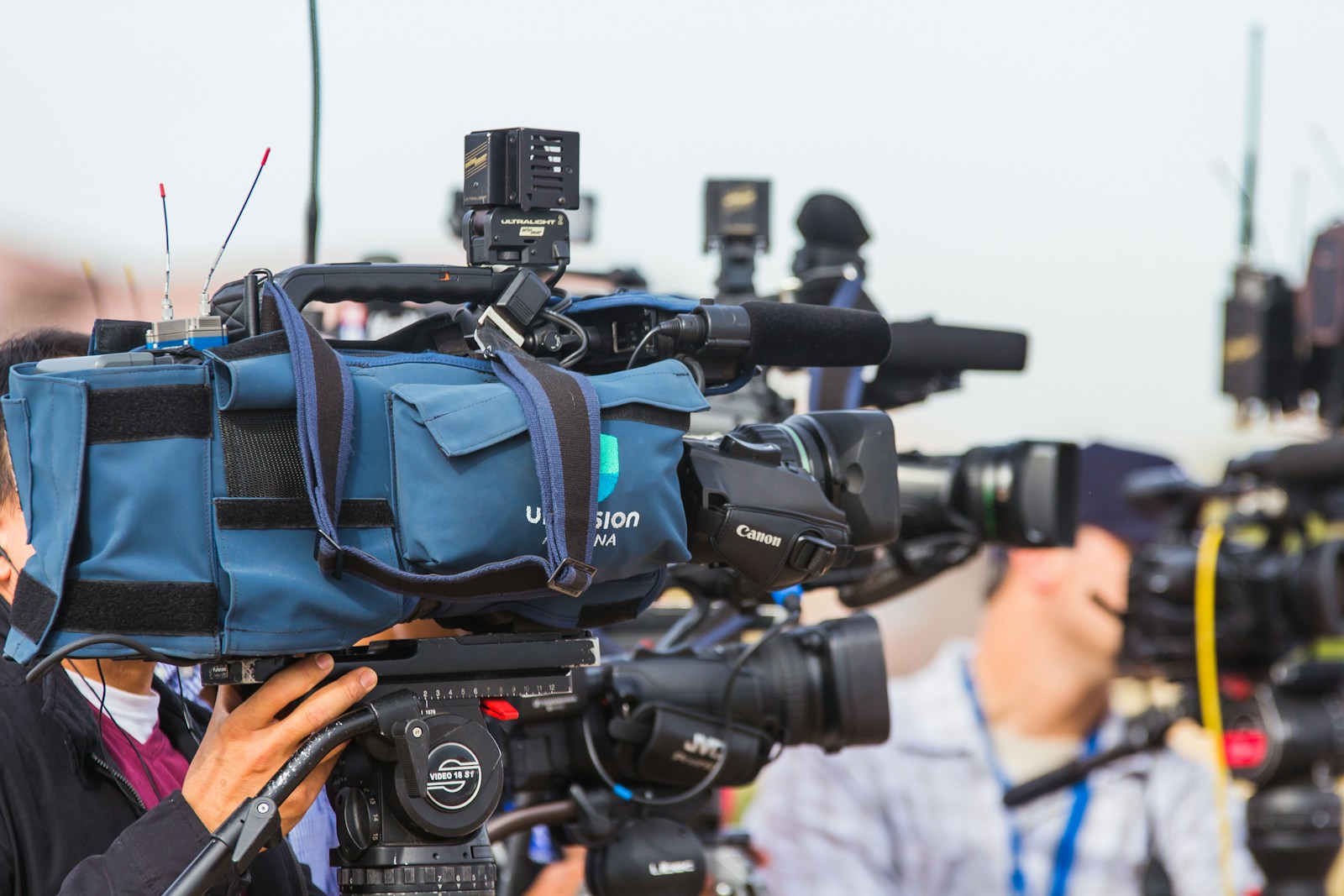 Managing News Anxiety: Insights from Media Professionals - Lifestyle