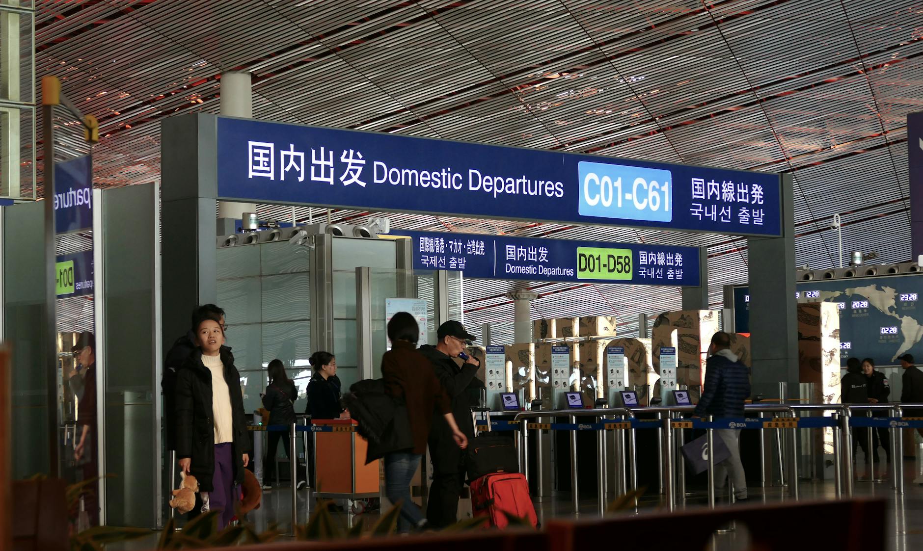 Meteorite Fragment Found in Passenger's Luggage at Domodedovo Airport - News