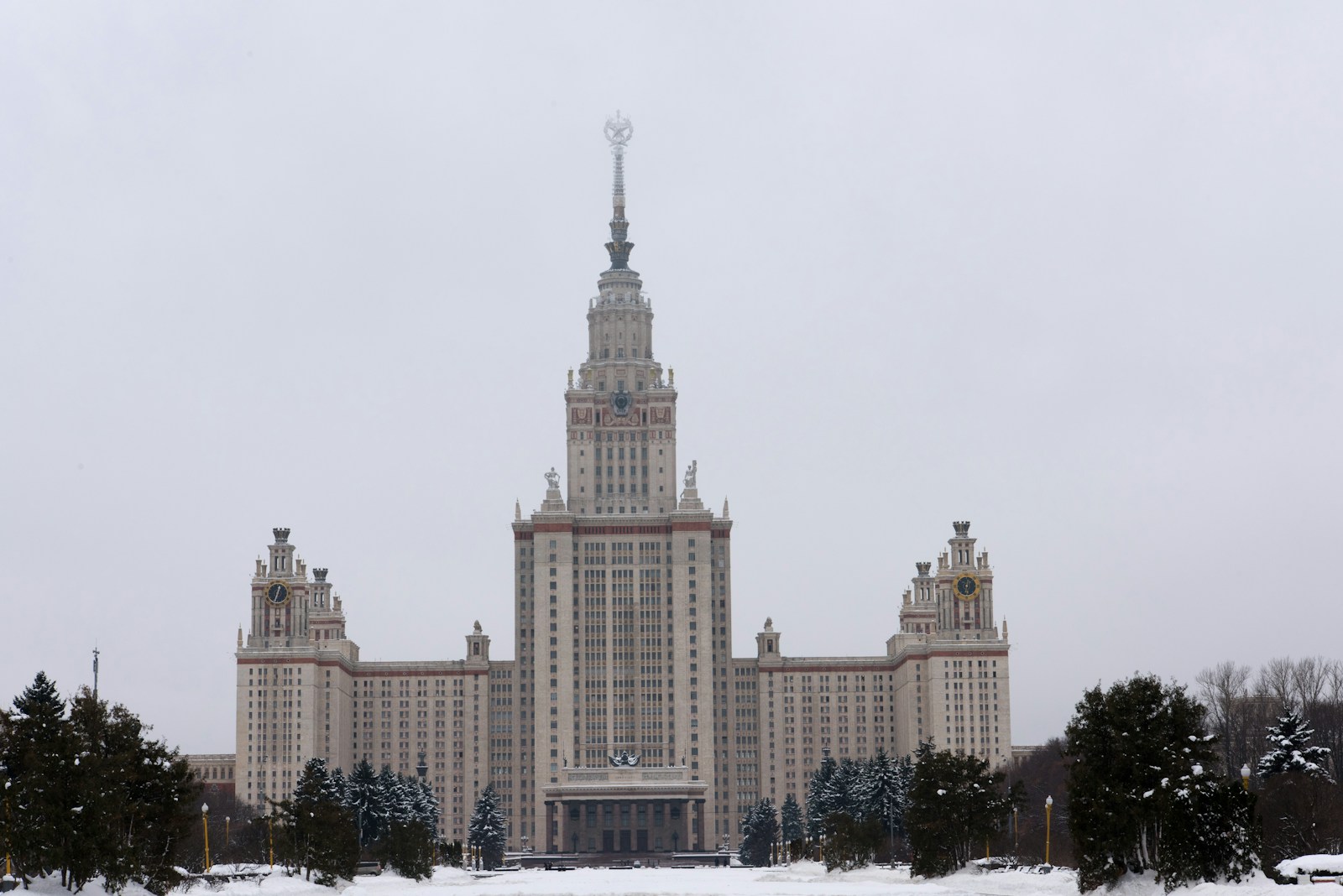 Moscow's Courier Boom: From 8,000 to 120,000 in Just 6 Years - News
