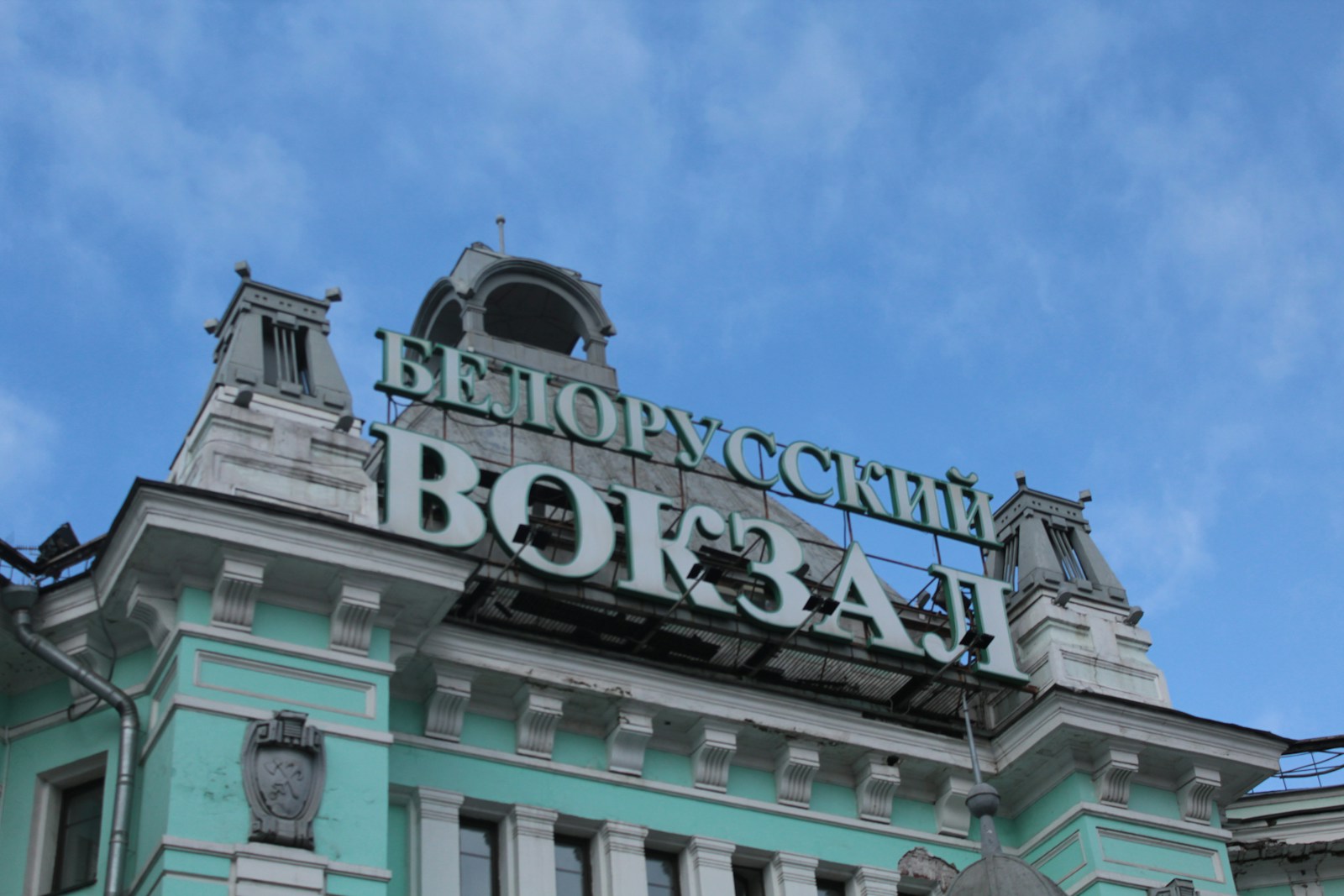 Moscow Couriers Earn Average of 20.5K Rubles Daily: Study Insights