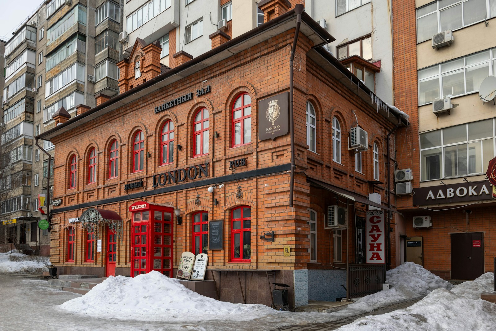 Moscow's Enthusiast Cafe Bids Farewell Before Renovation