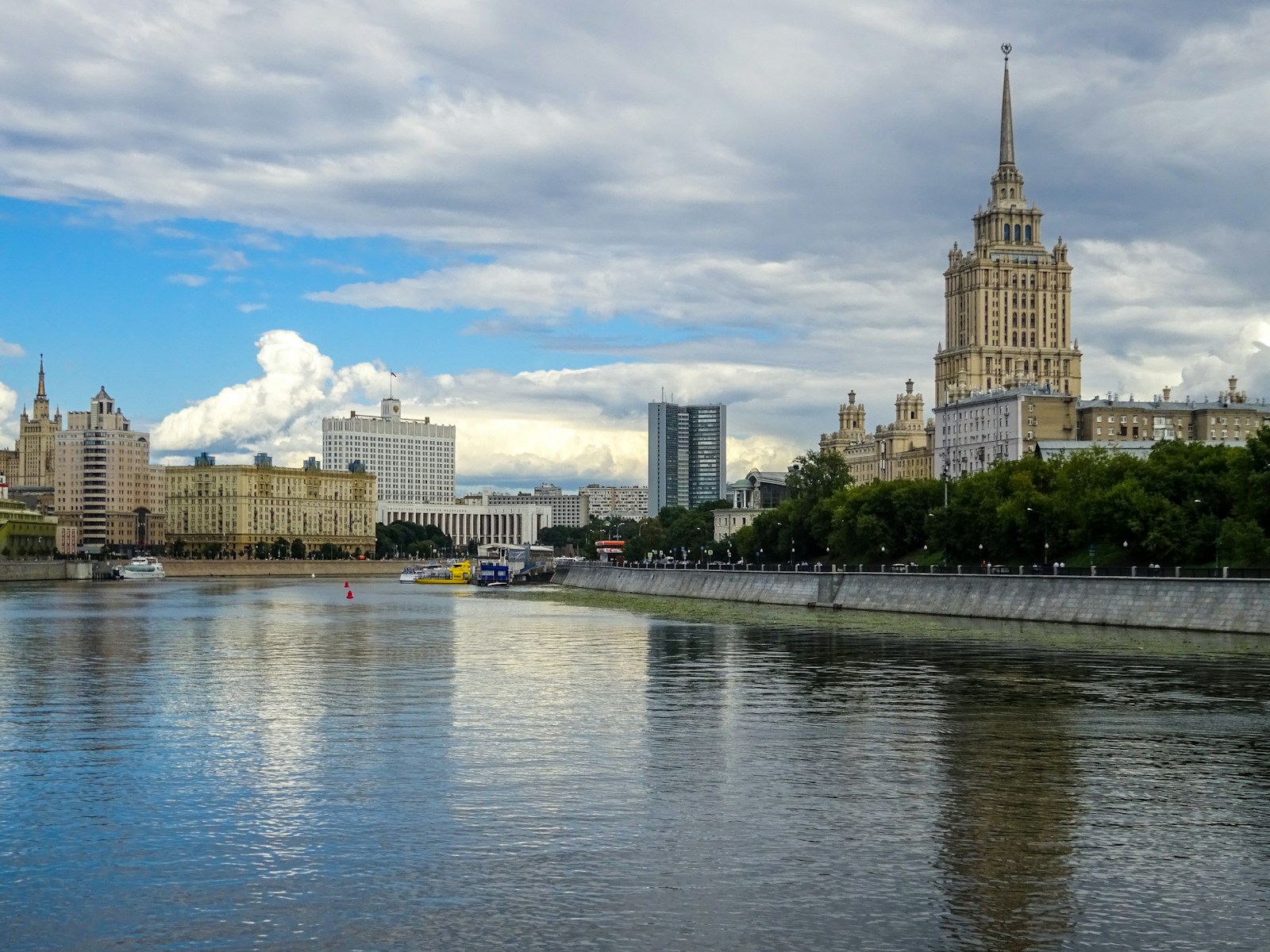 Major Renovation Underway for Three Fountains in Moscow - News