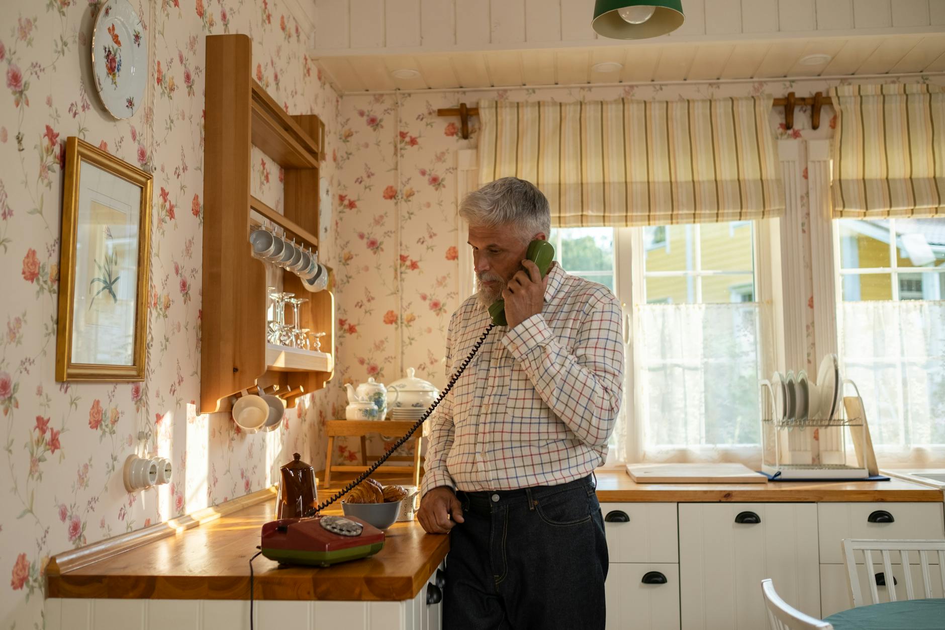 Moscow Sees Surge in Demand for Landline Phones - News