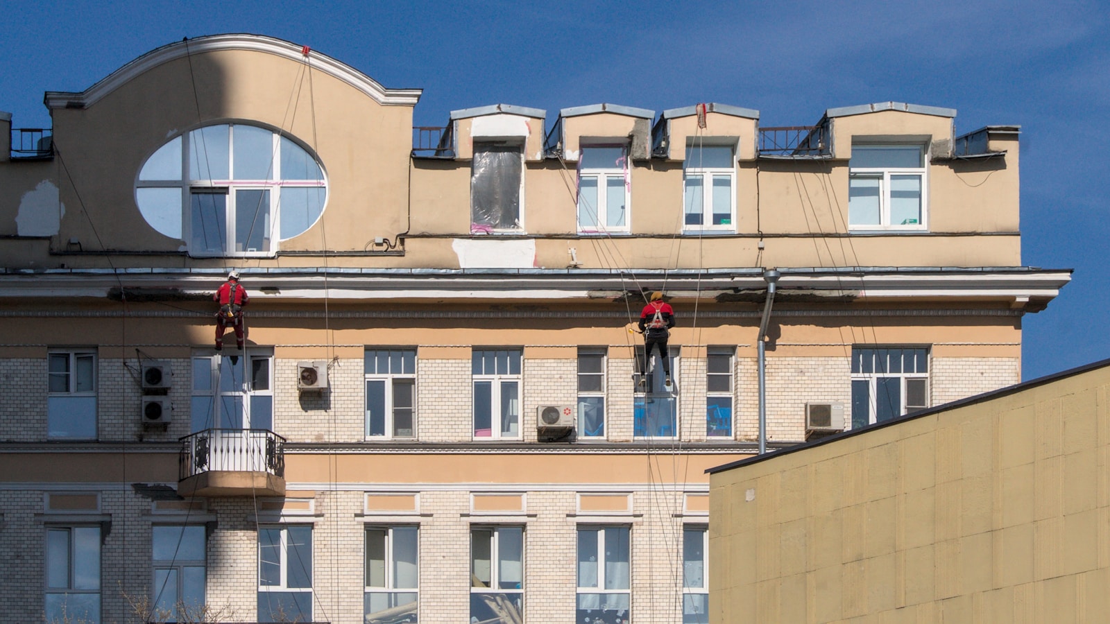 Moscow Man Arrested for Grilling Kebabs on His Balcony - News
