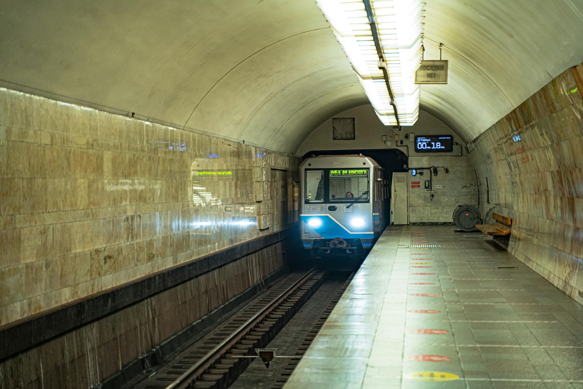 Moscow Metro Introduces Polite Announcements for Passengers - News