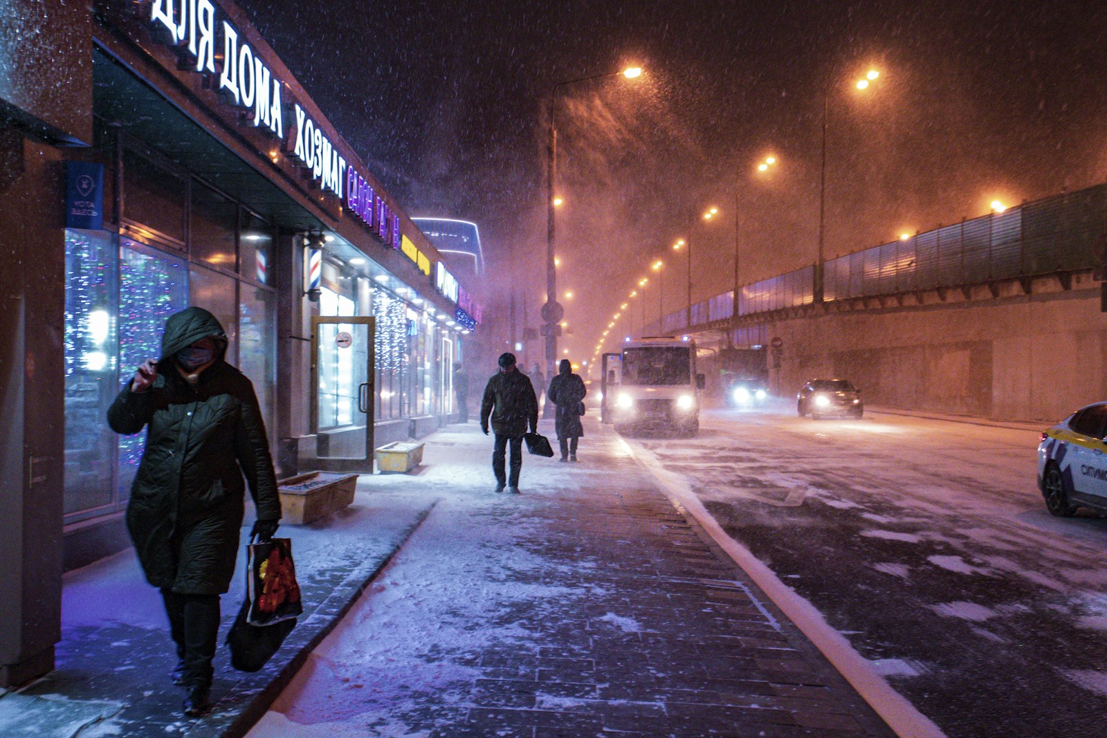 Moscow's Epic Snowstorm: Memes, Snowboarding, and City Adventures