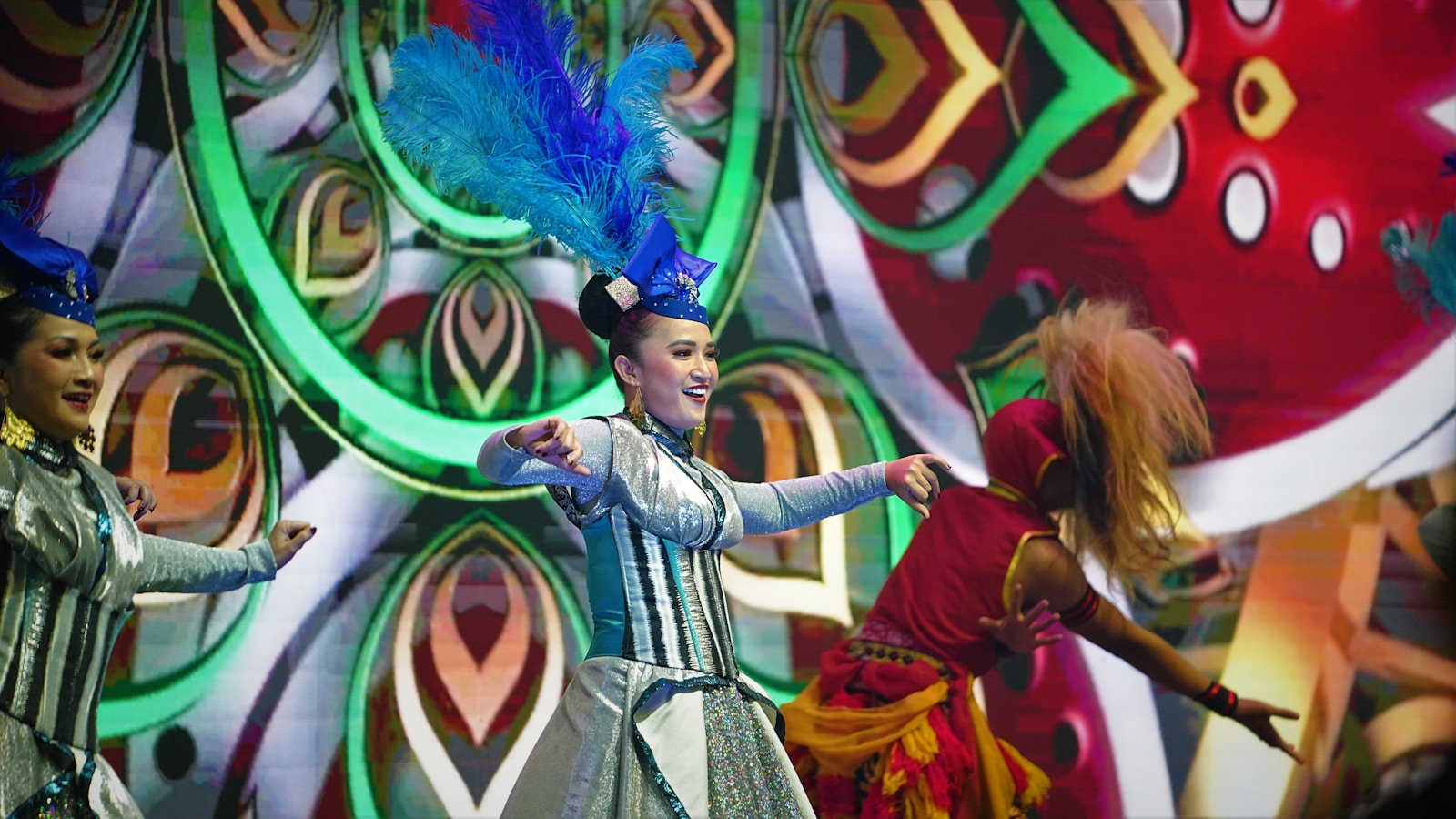 Musical Liturgy at Moscow Circus Featuring Singer Syuzanna