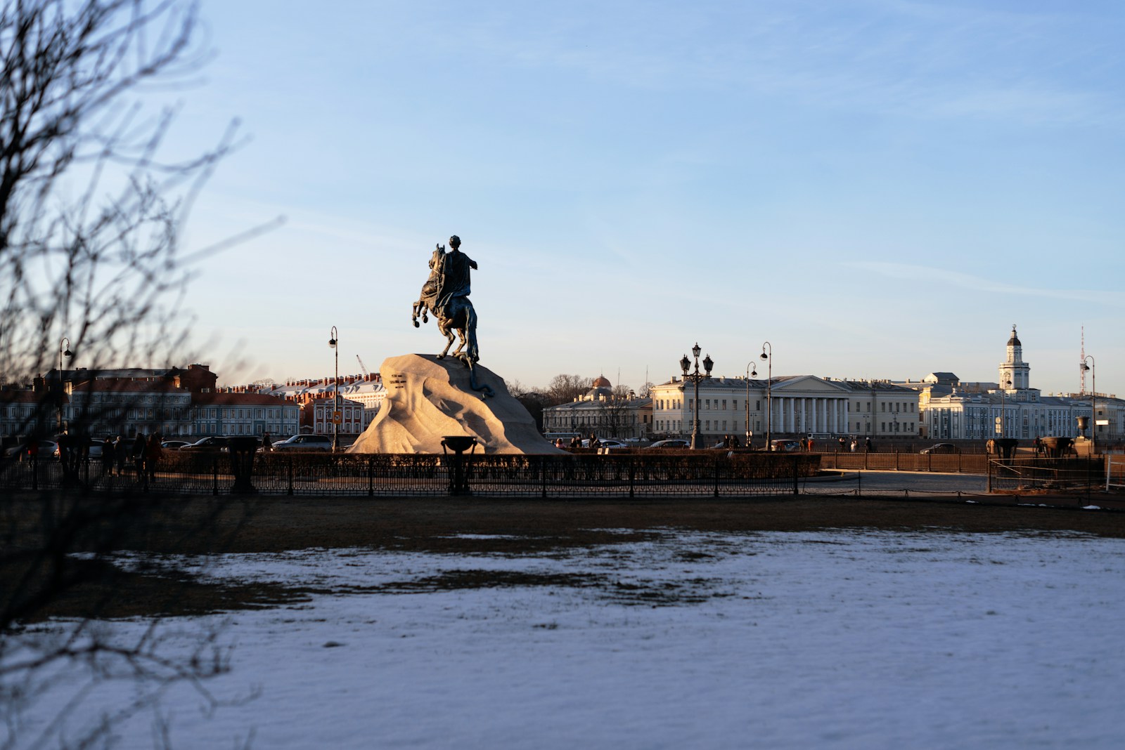 New Memorial Unveiled in St. Petersburg for COVID-19 Victims - News