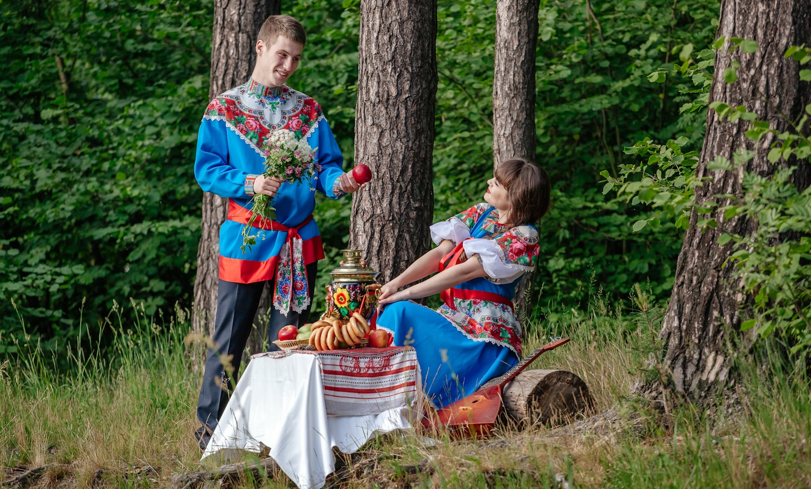 Exploring the New Russian Fairy Tales: Alice and Gorynych