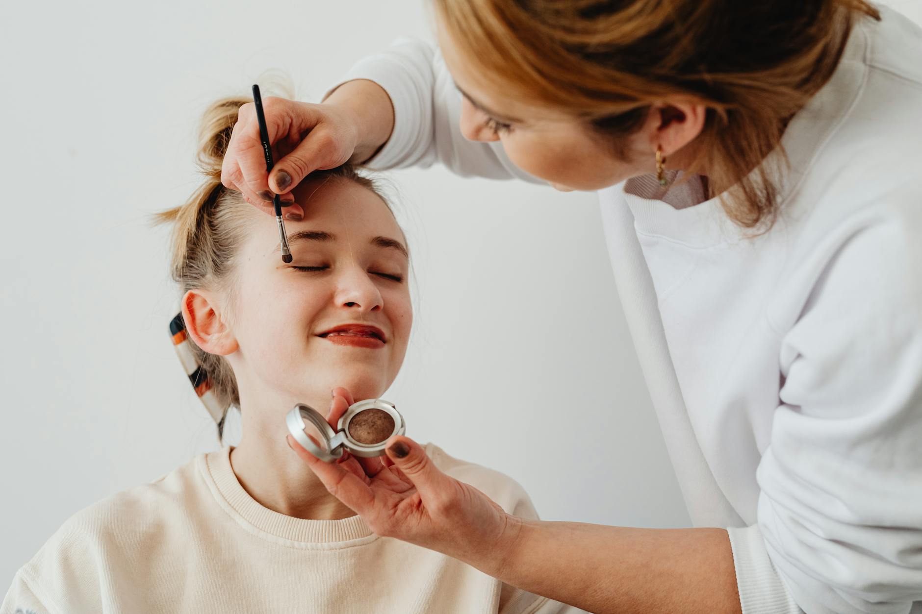 Olesya Ivanchenko Becomes Ambassador for Feel Moment Cosmetics - Lifestyle