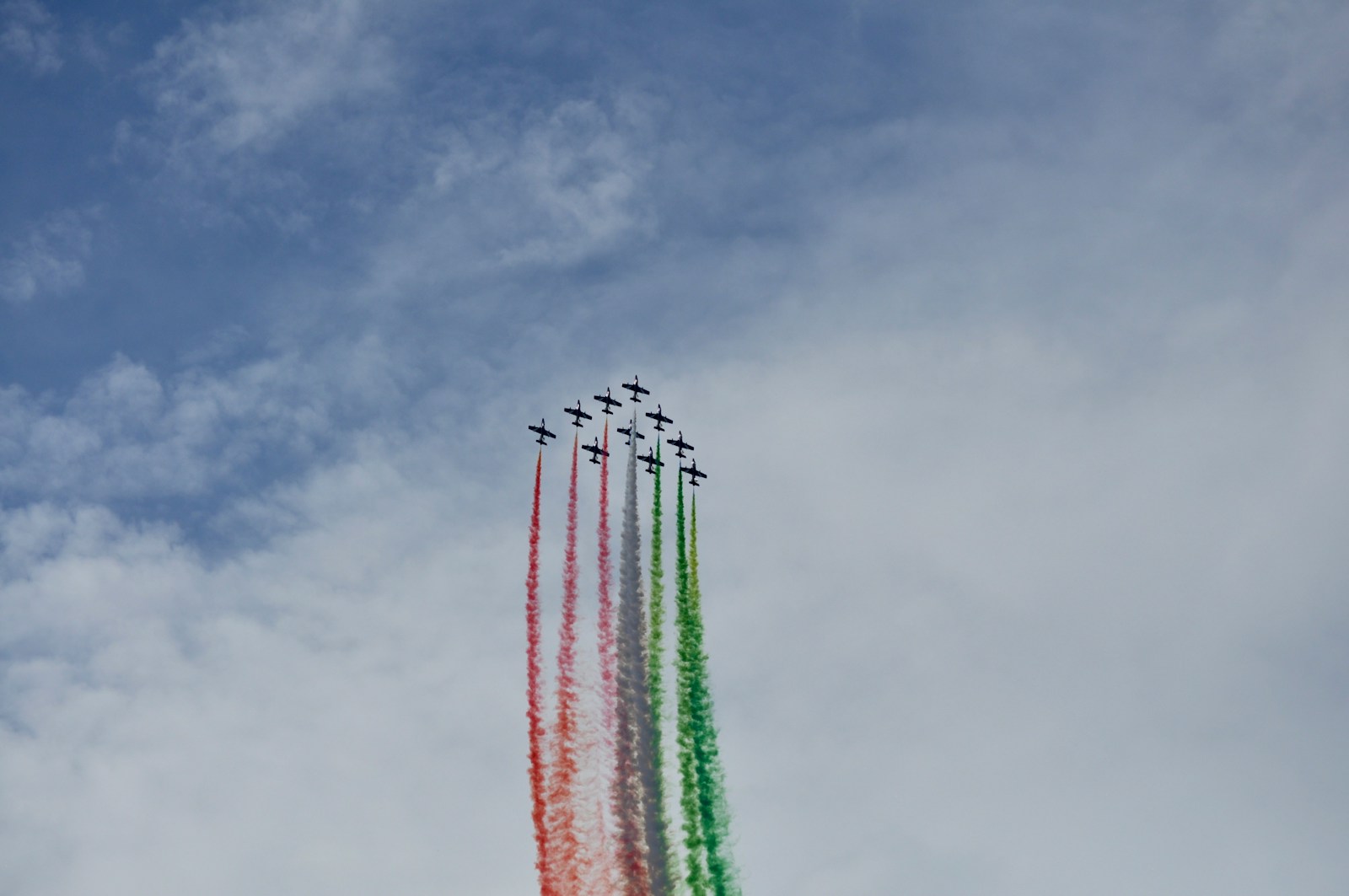 Olympic Medal Mishaps: Athletes Report Breaking Awards in Italy - Sport