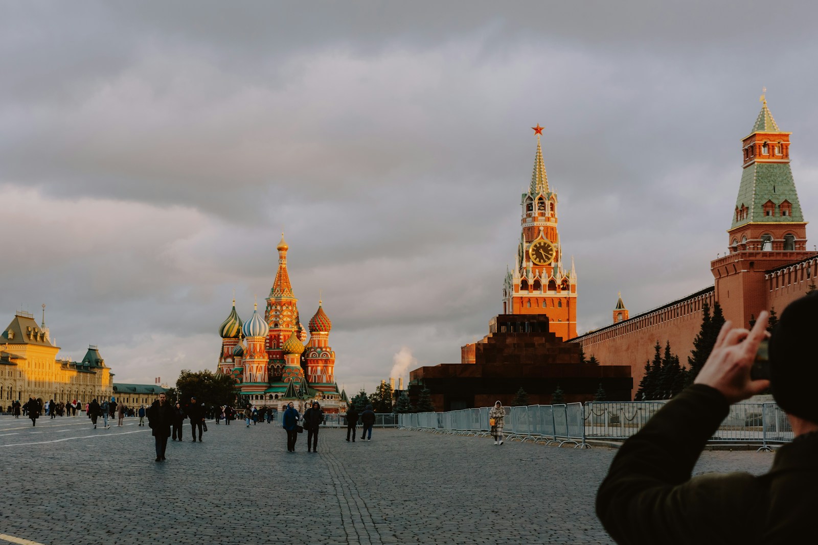 Only 23% of Russians Can Tell AI Images from Real Photos - News