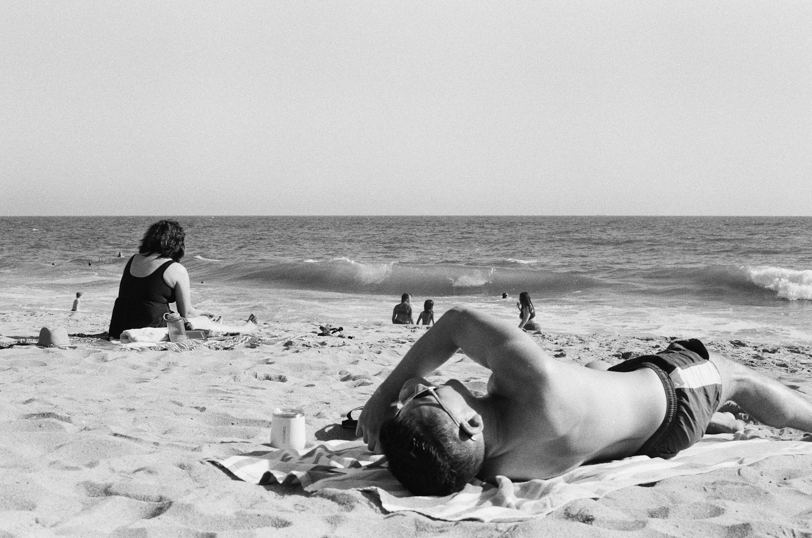 Patrick Schwarzenegger and Phoebe Dynevor Star in 'Beach Read' Adap... - Cinema