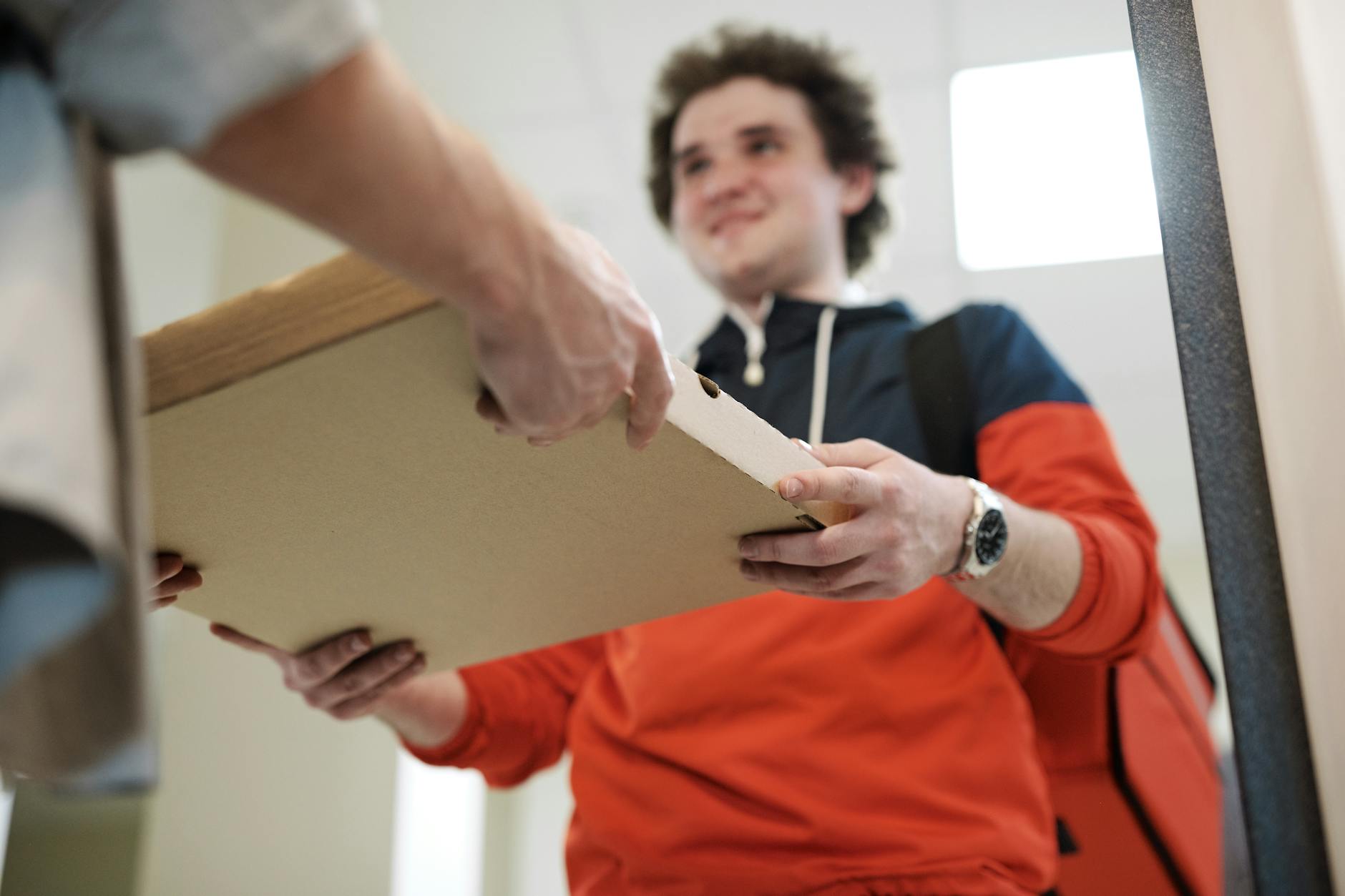 Pizza Delivery Hero Buys Customer a Drink, Wins $40K Reward - Lifestyle