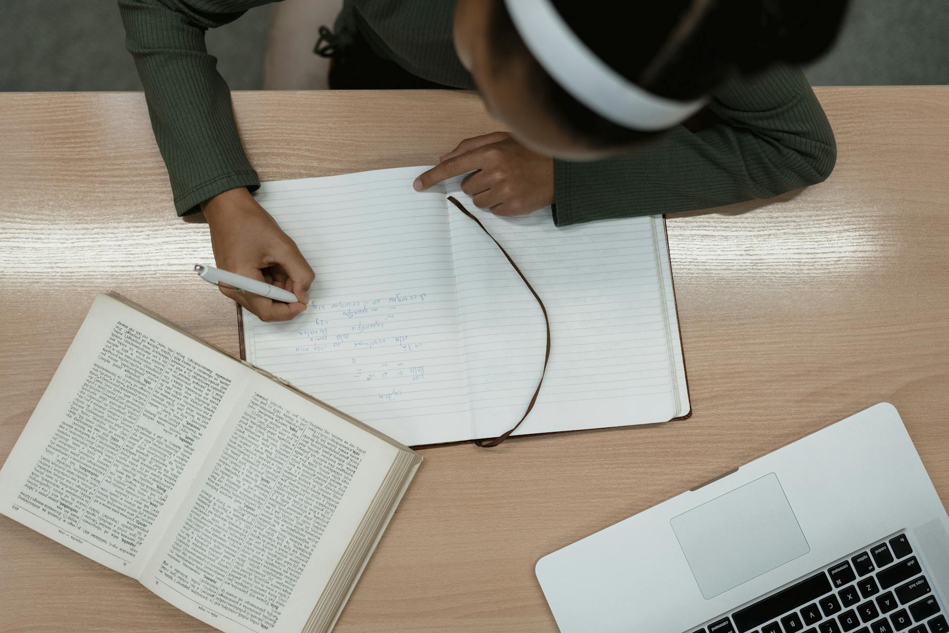 Reading and Writing Can Cut Dementia Risk by 40%, Study Finds - Lifestyle