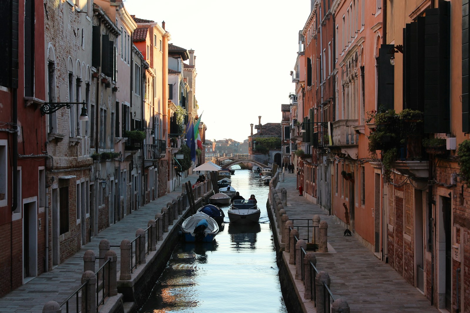 Explore the Venetian Canals in Resonance: A Plague Tale Legacy - Game