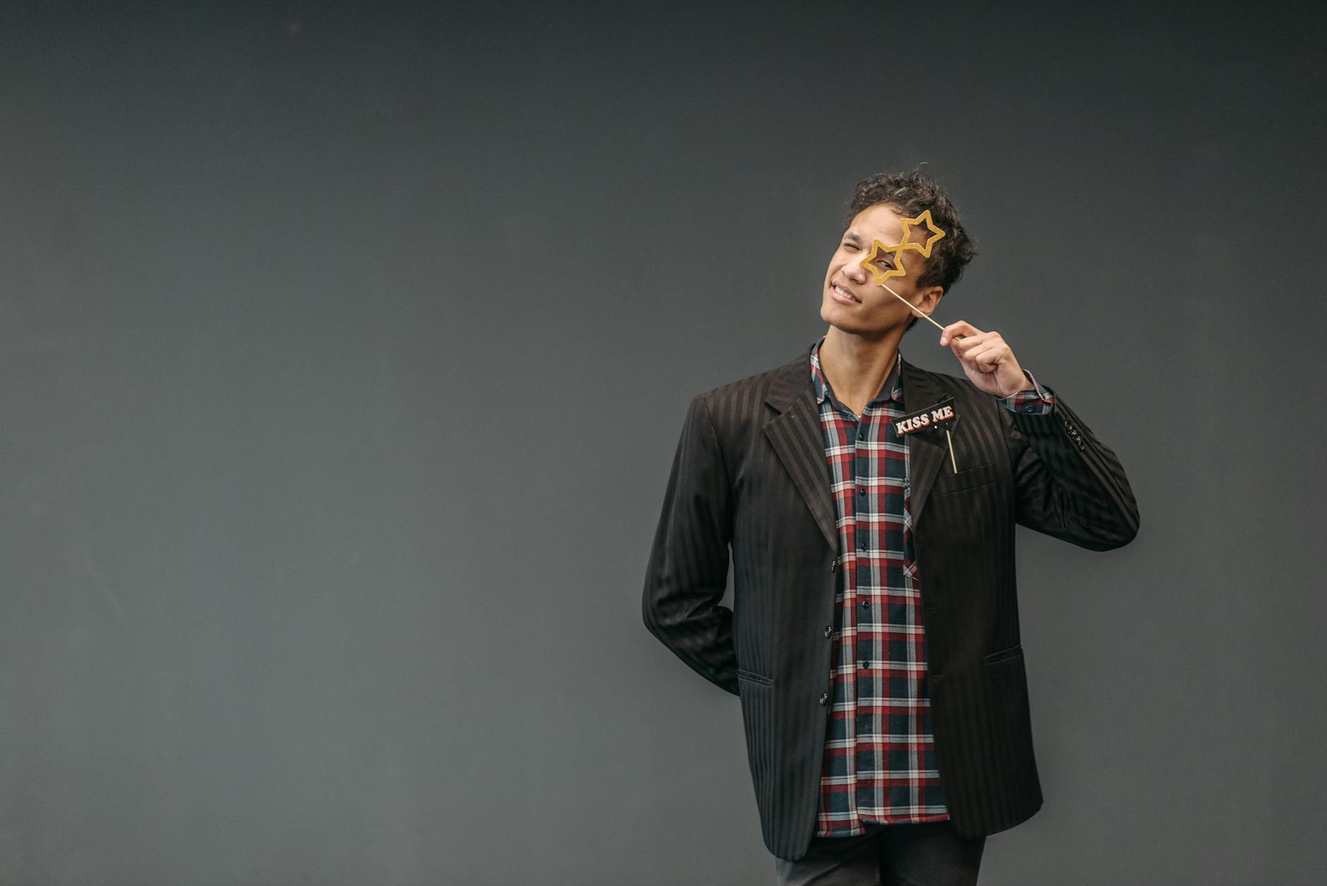 Rising Stars: Ivan Riss Shines in 'Star Town' Teaser - News