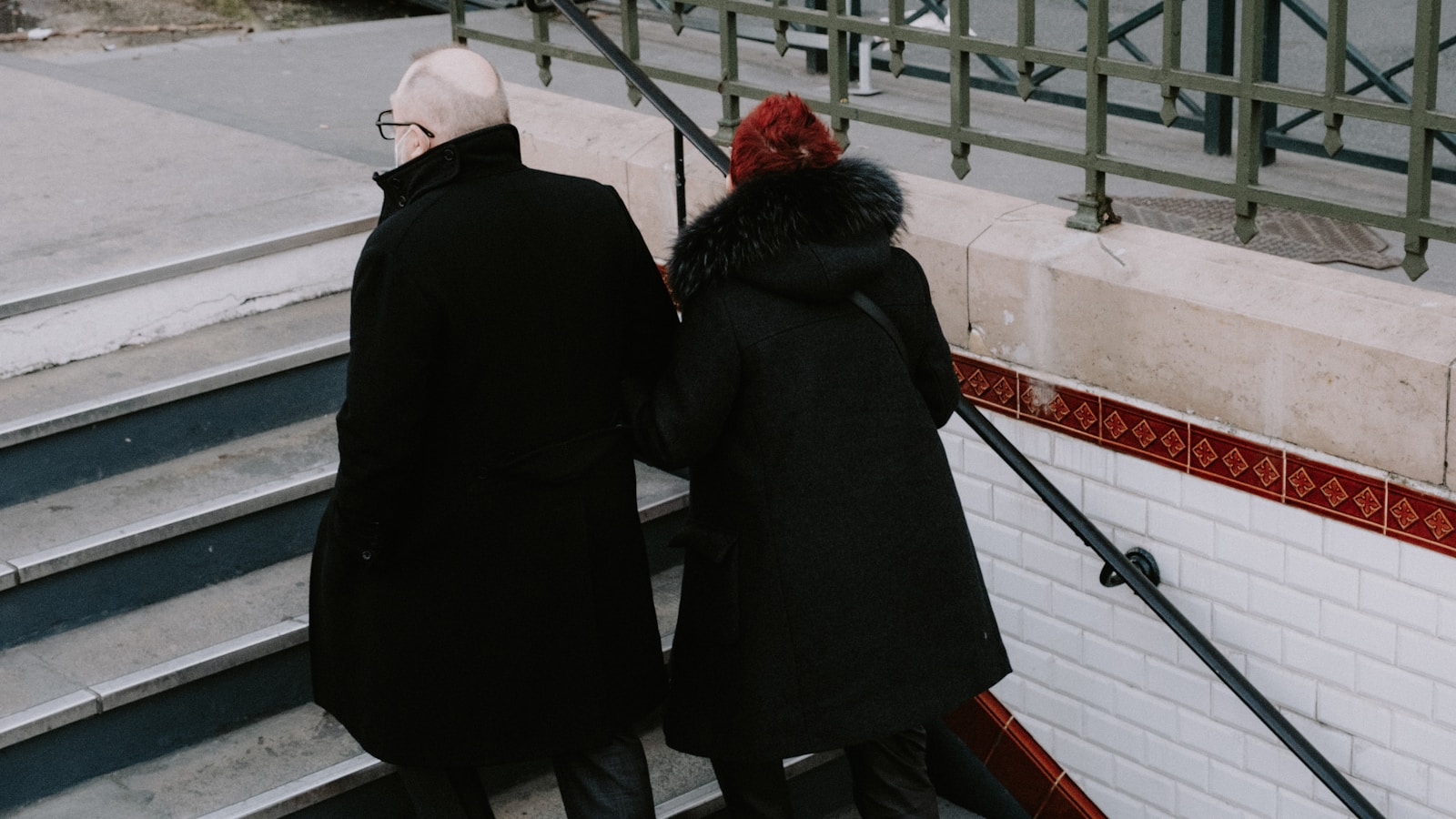 67% of Russians Open to Age Gaps in Relationships: Survey Insights