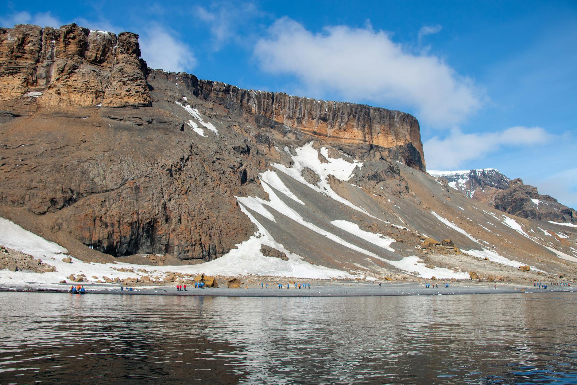 Russian Scientists Discover Oasis in Antarctica's Berk Peninsula - News